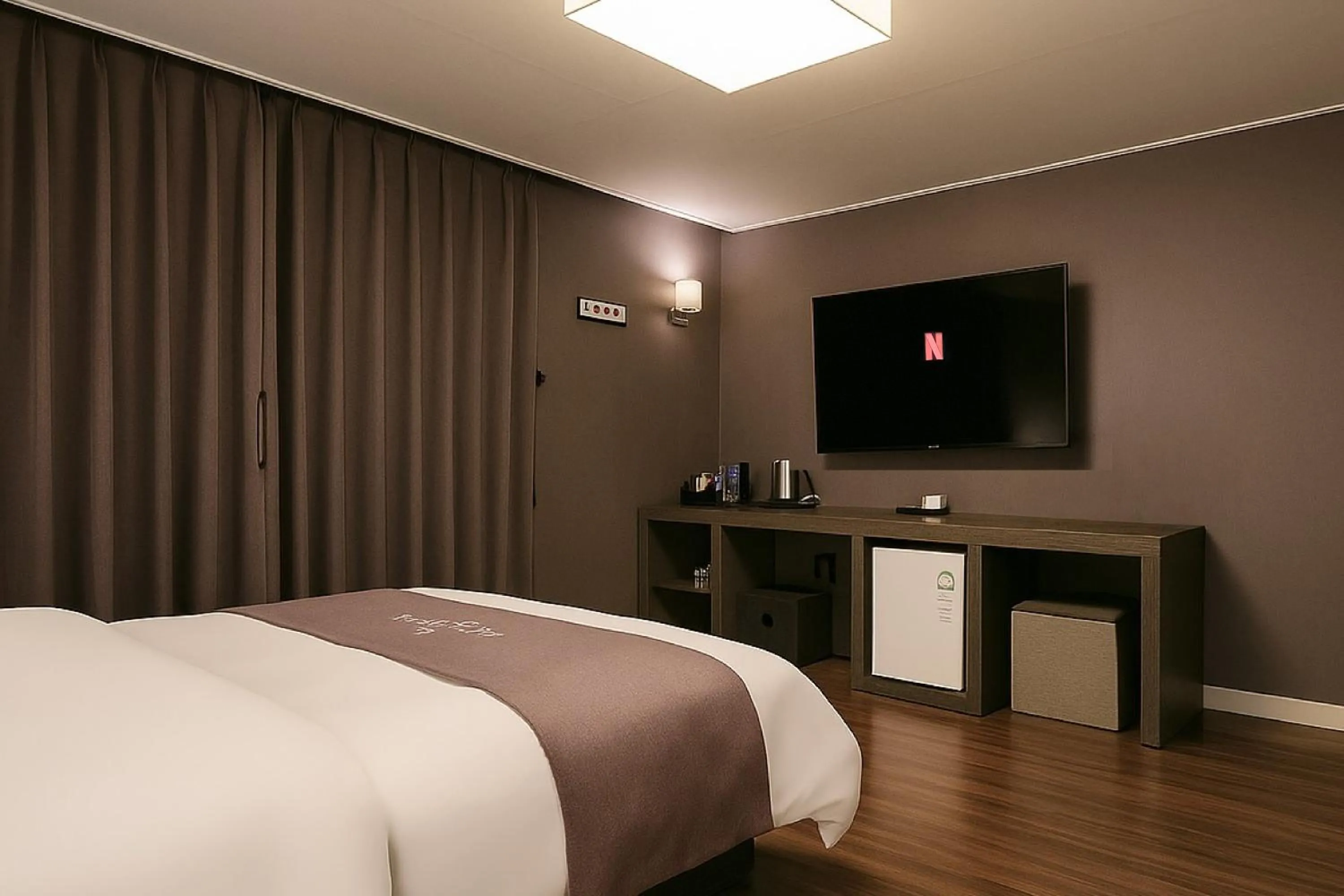 Bed in Seosan Modern Hotel