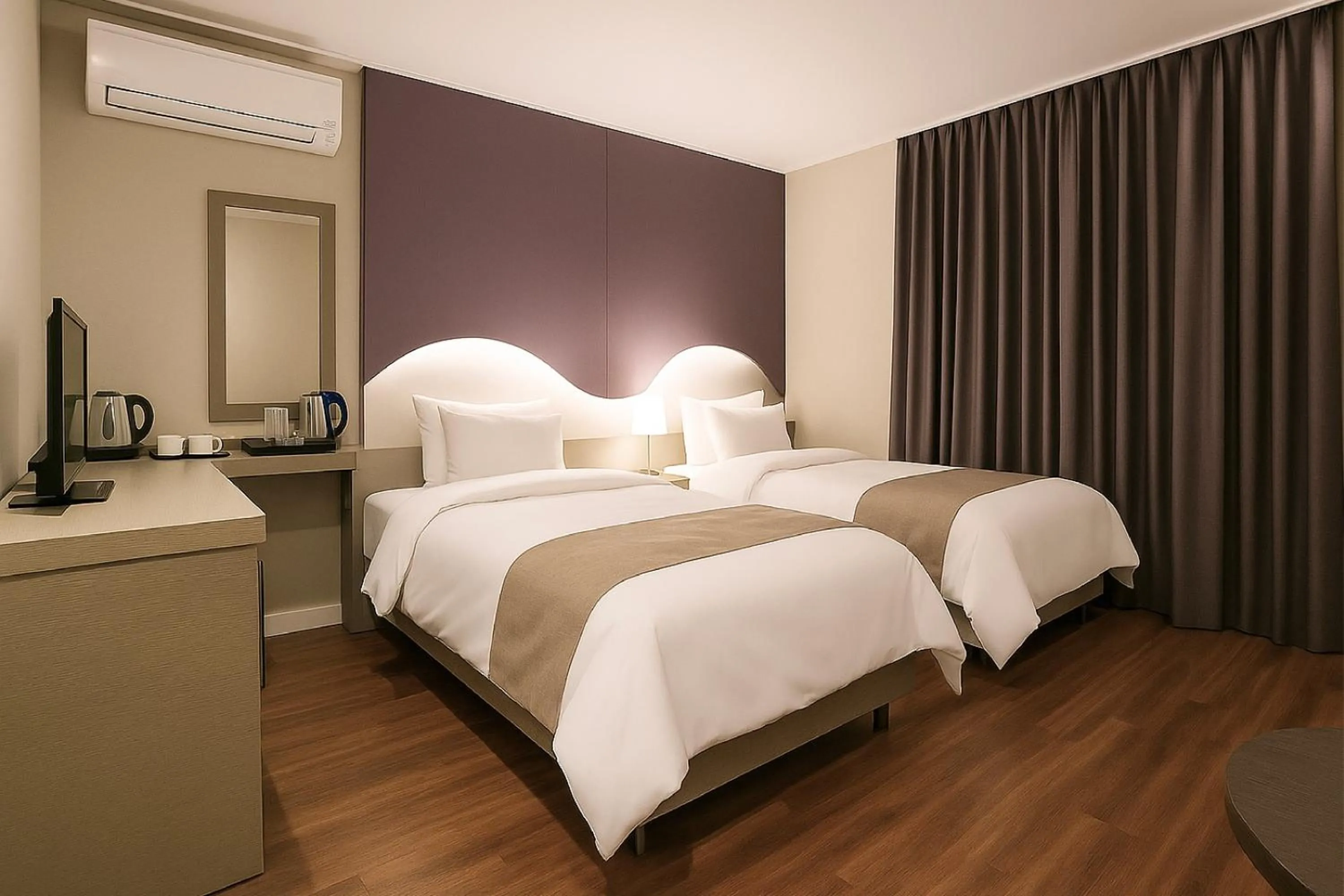 Bed in Seosan Modern Hotel