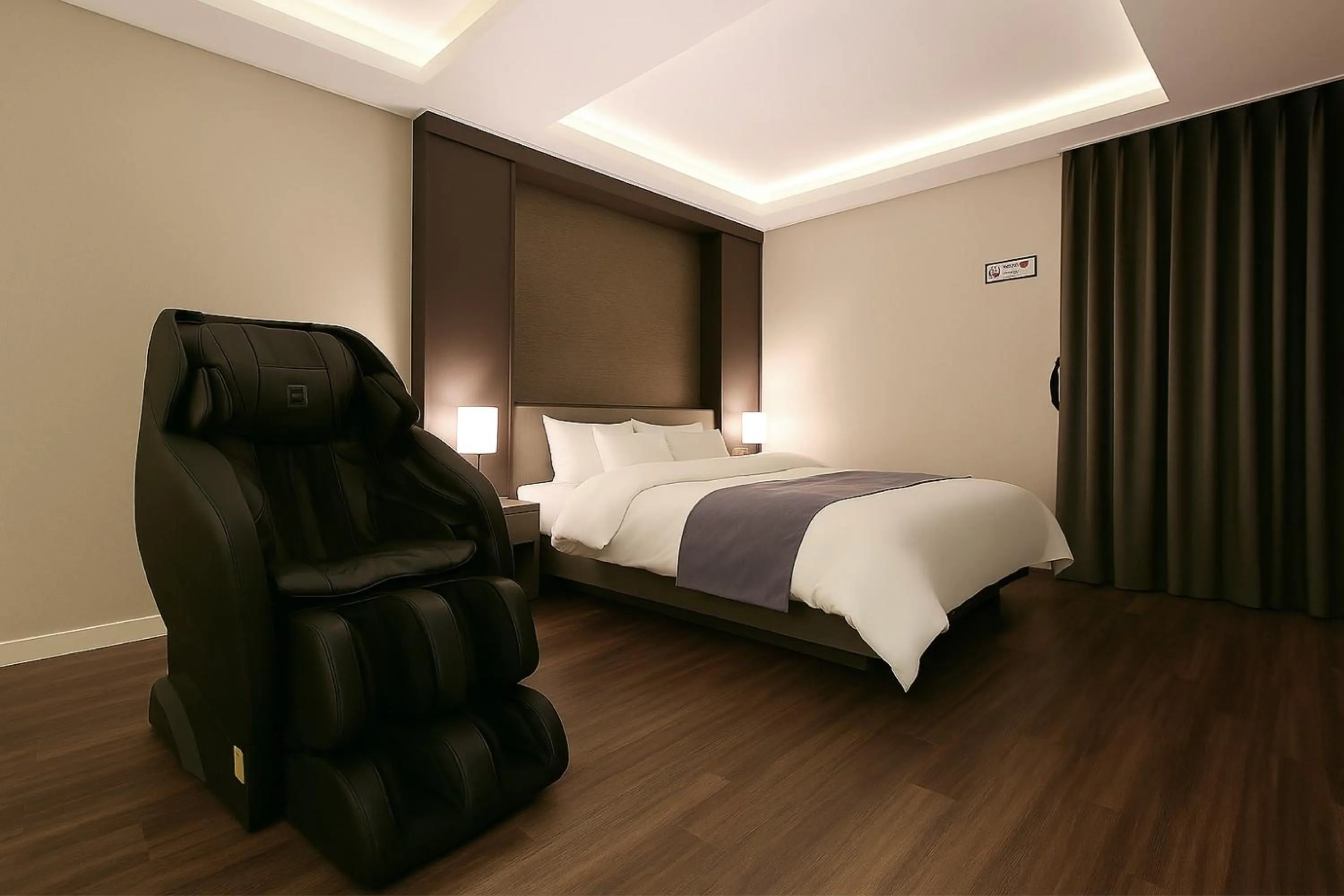 Bed in Seosan Modern Hotel
