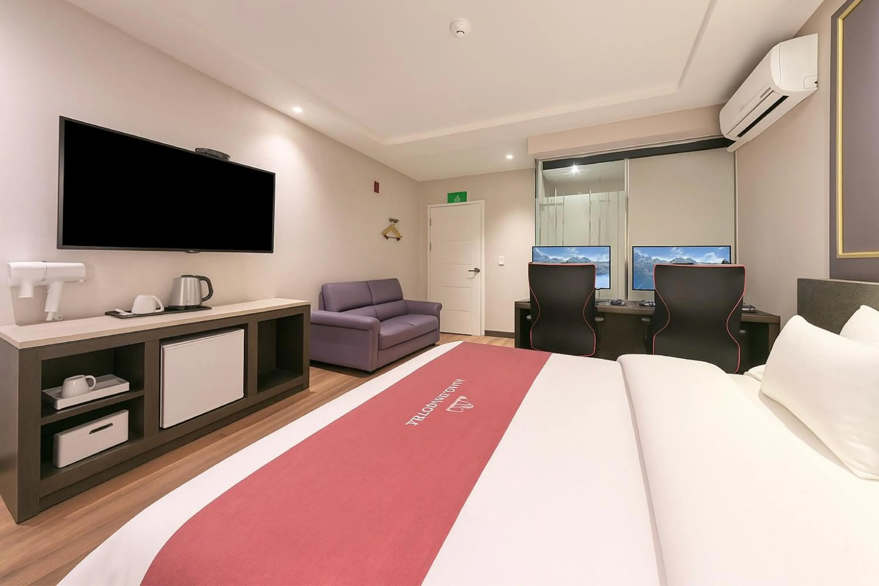 Bed in Seosan Modern Hotel