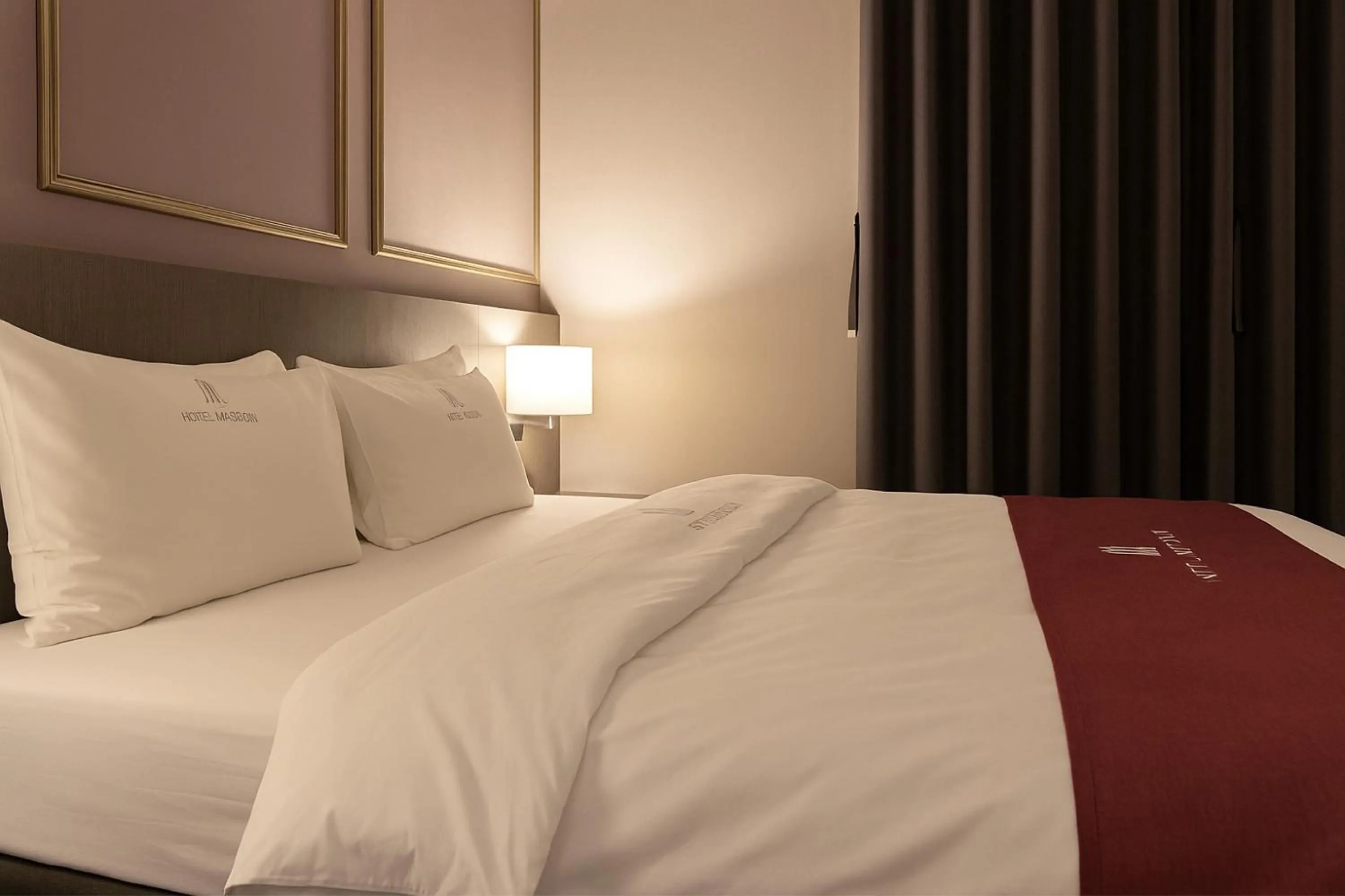 Bed in Seosan Modern Hotel