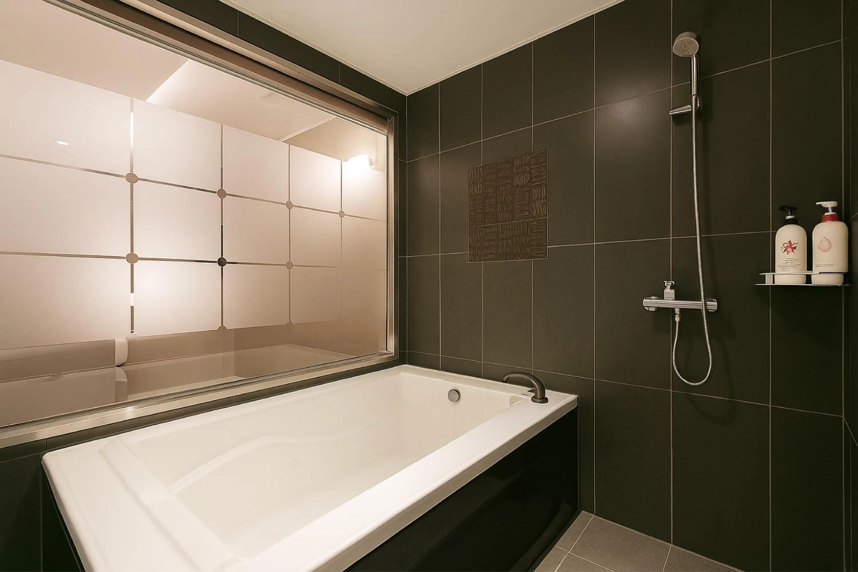 Shower in Seosan Modern Hotel
