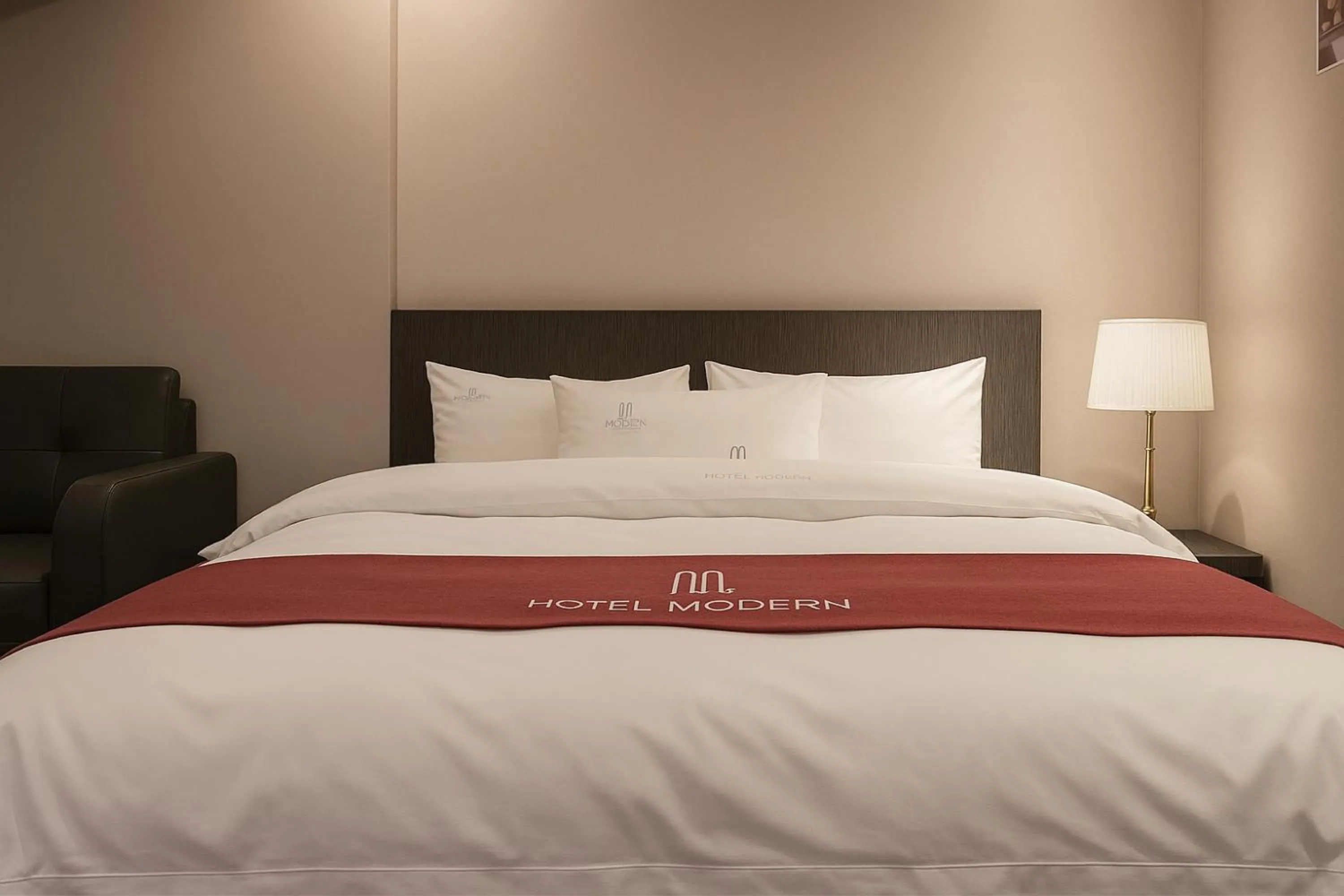 Bed in Seosan Modern Hotel