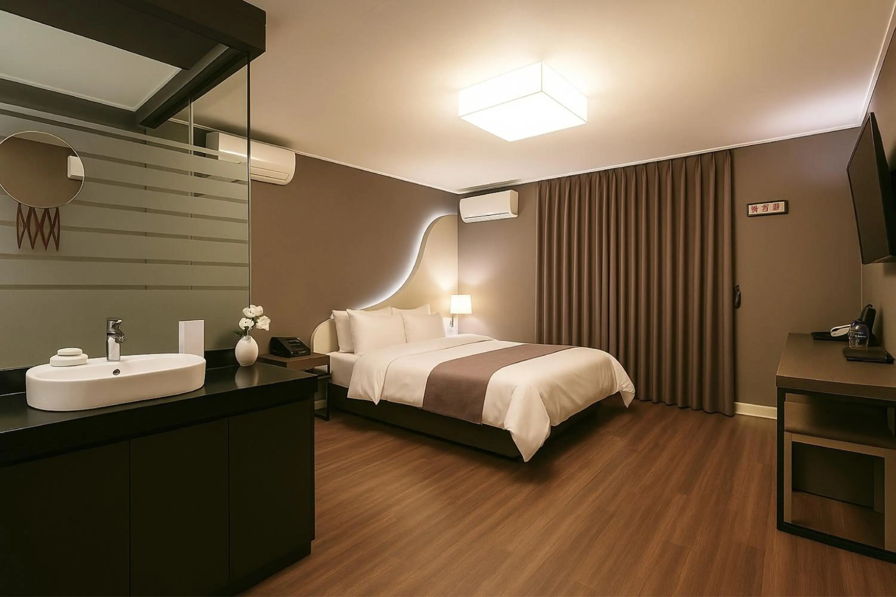 Bed in Seosan Modern Hotel