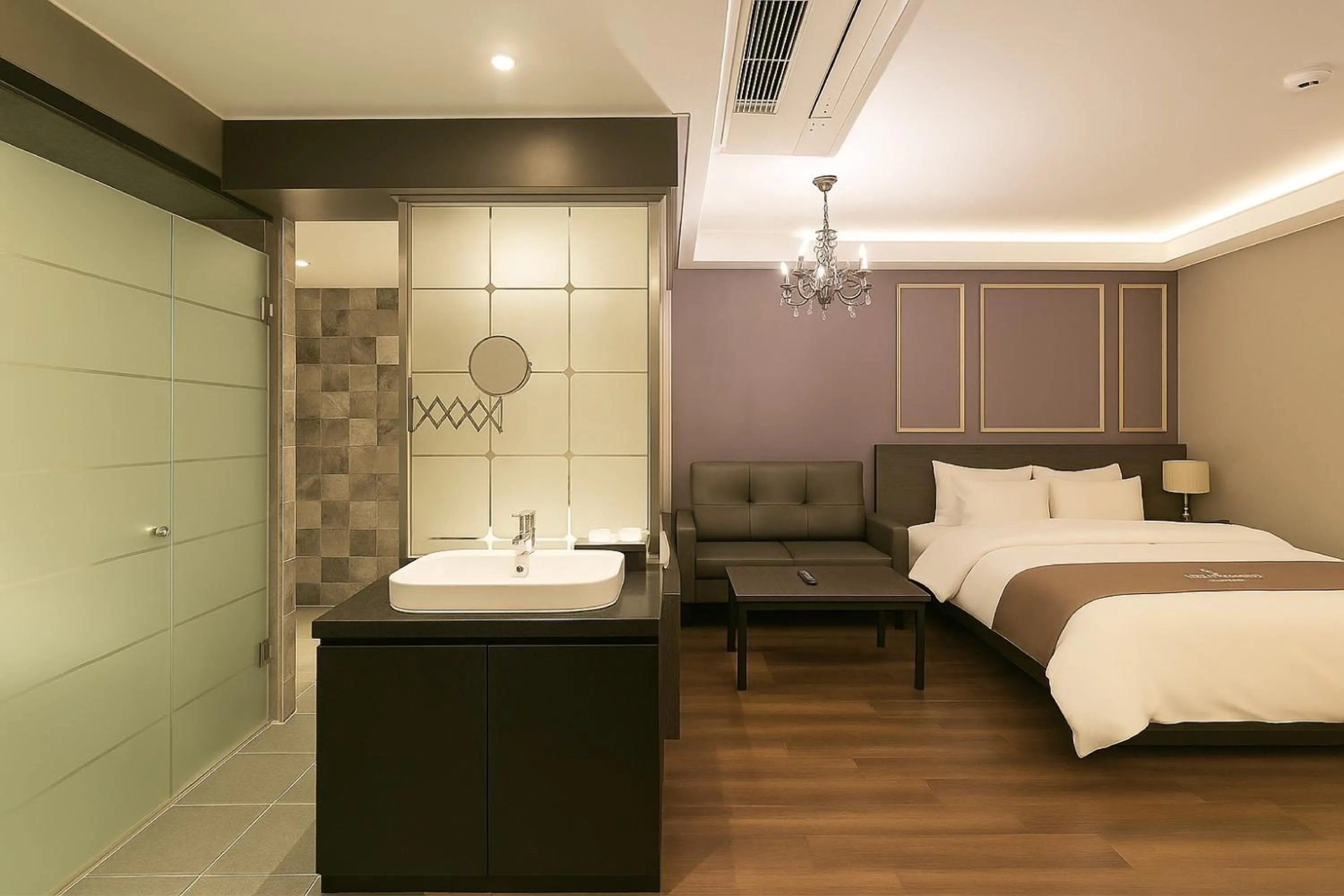 Bed in Seosan Modern Hotel