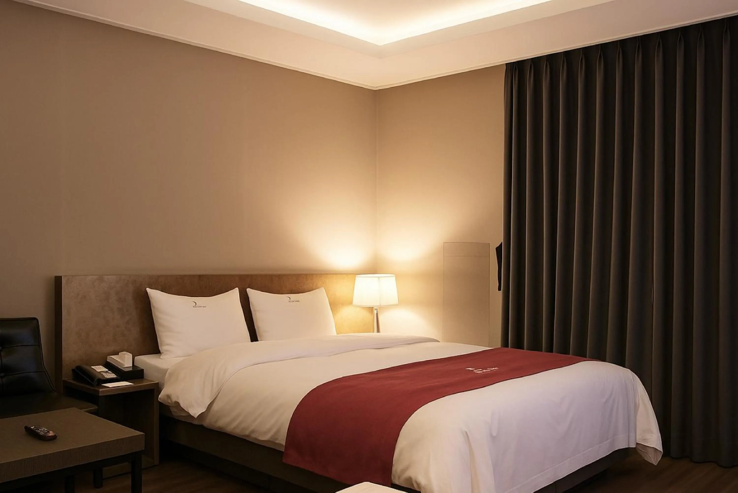 Bed in Seosan Modern Hotel