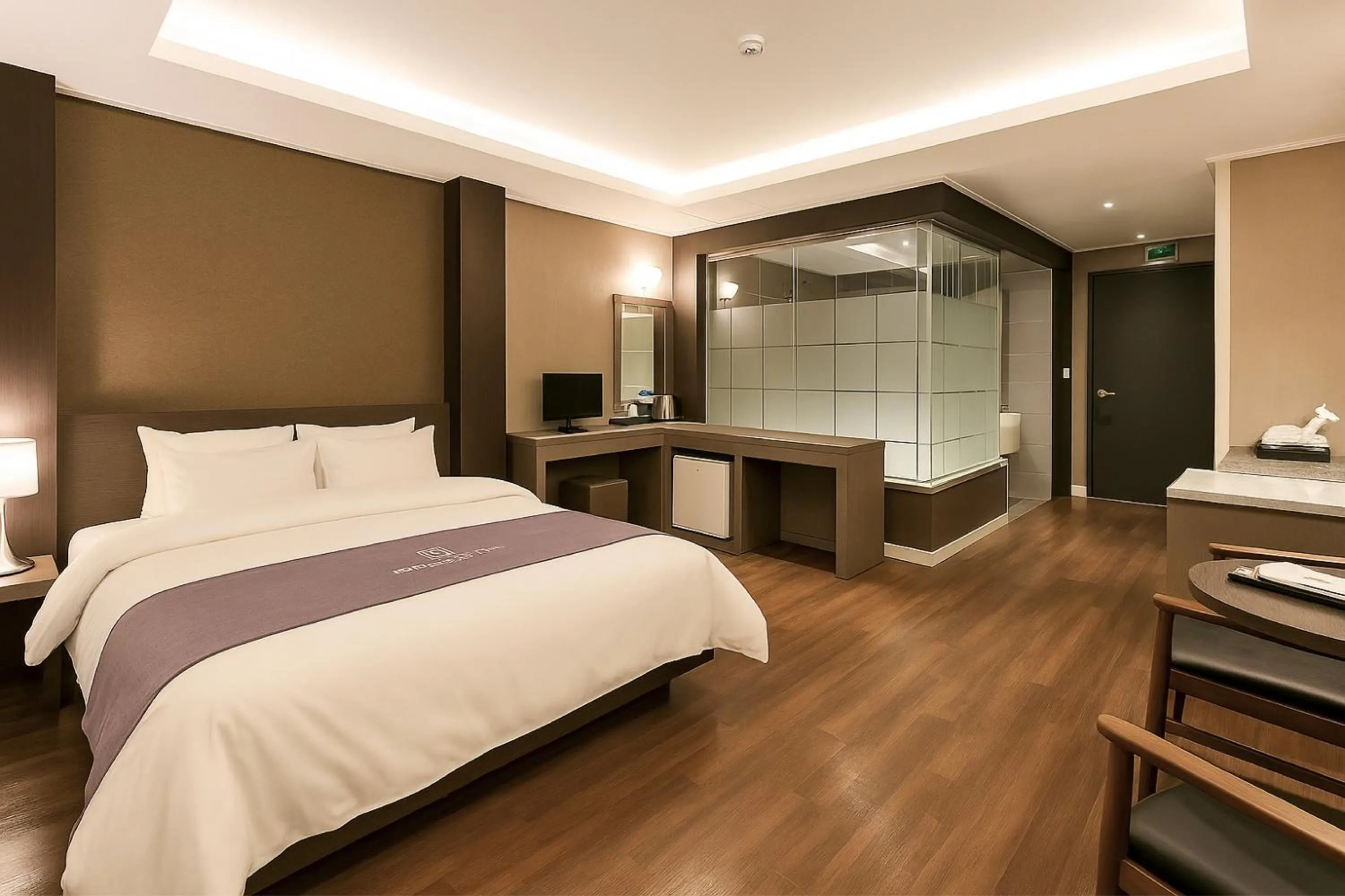 Bed in Seosan Modern Hotel