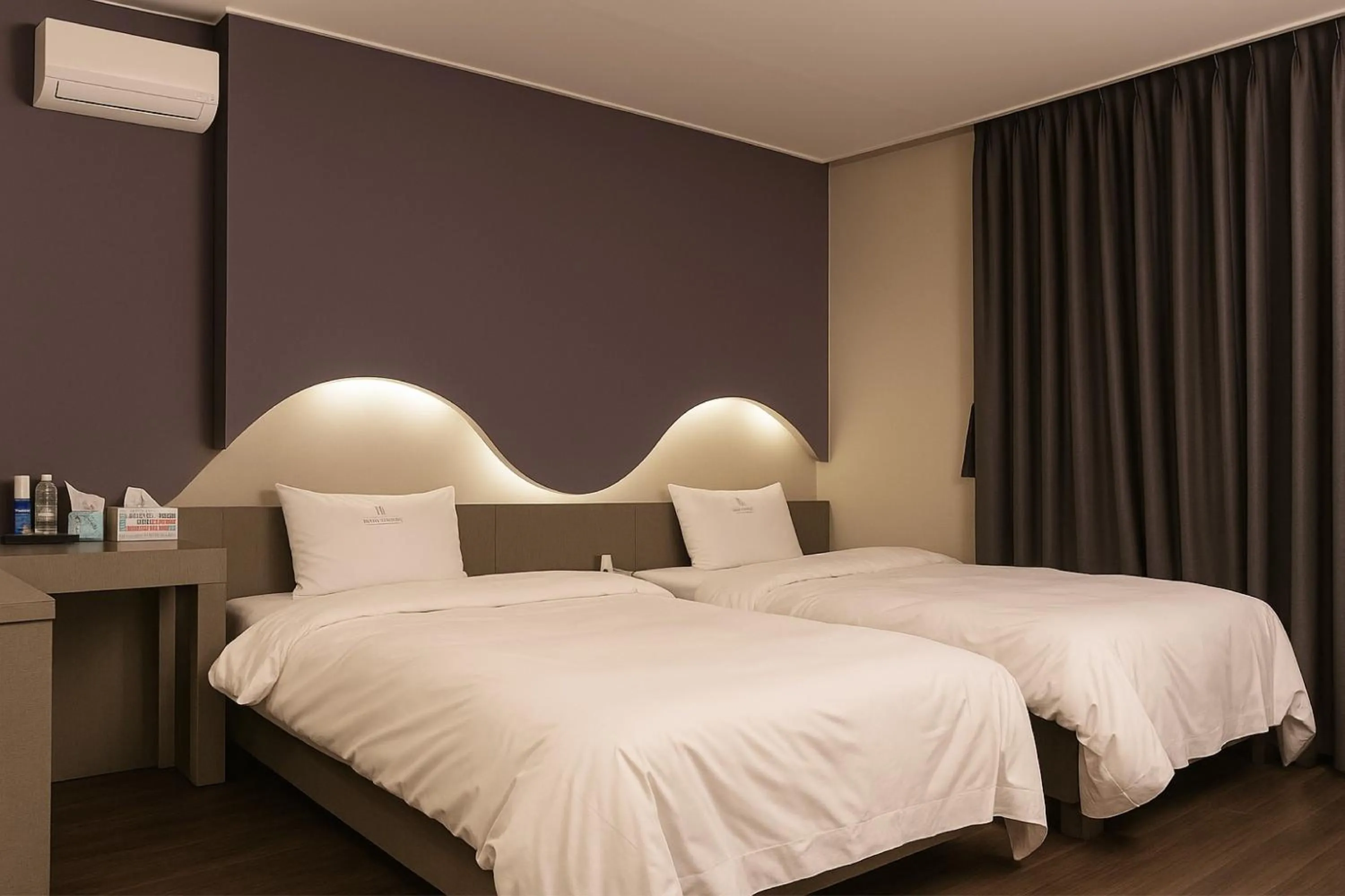 Bed in Seosan Modern Hotel