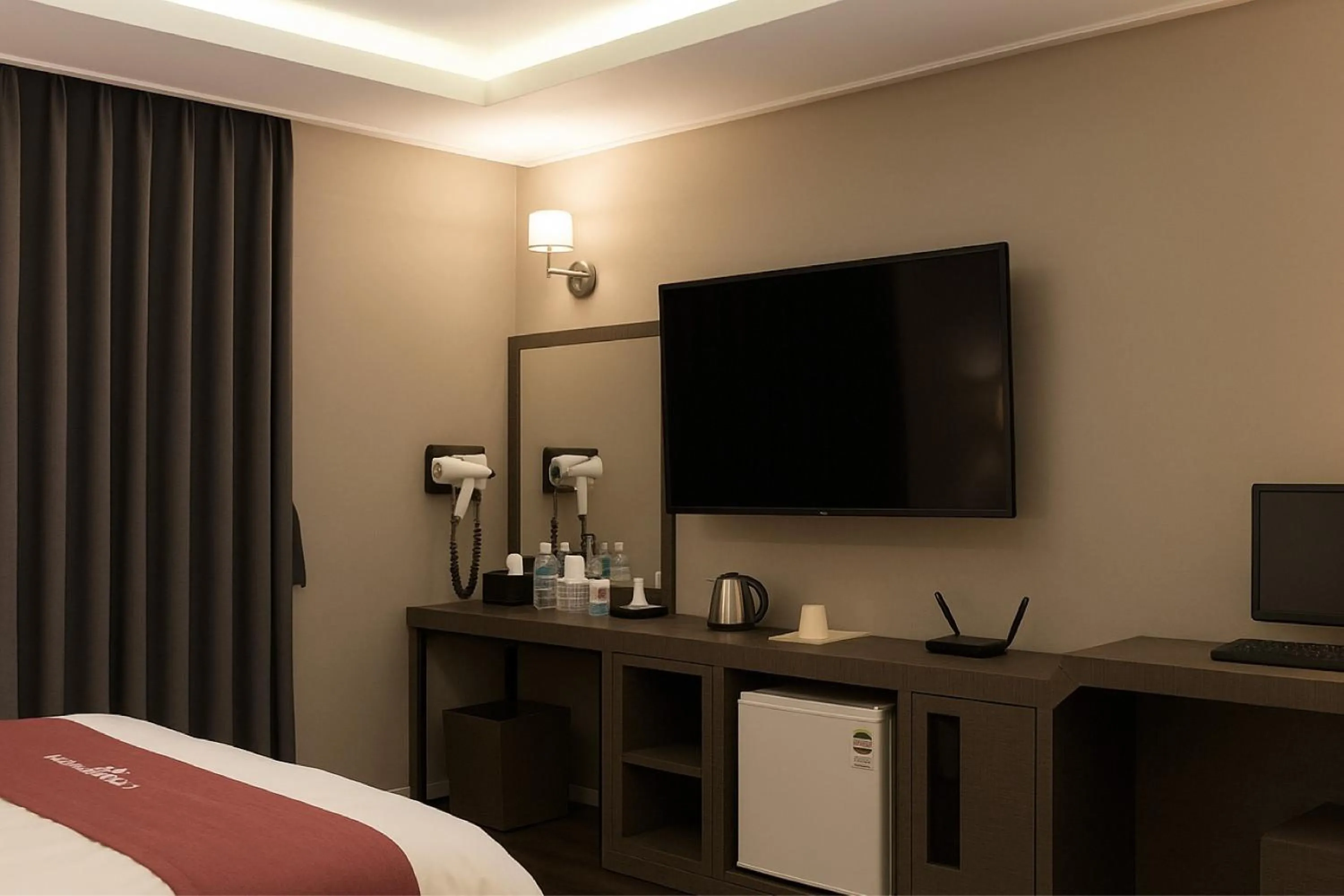 TV and multimedia, Bed in Seosan Modern Hotel