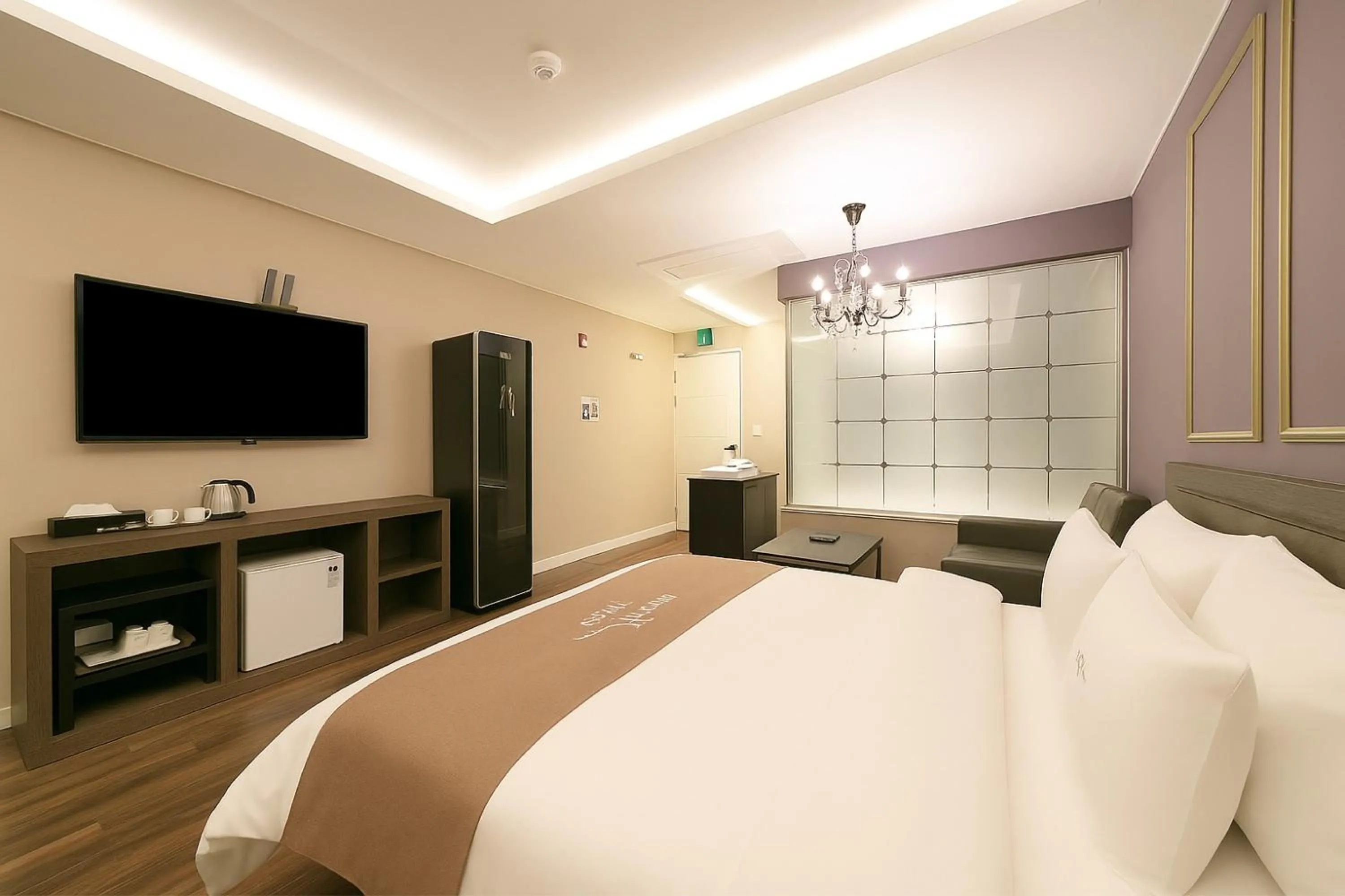 Bed in Seosan Modern Hotel