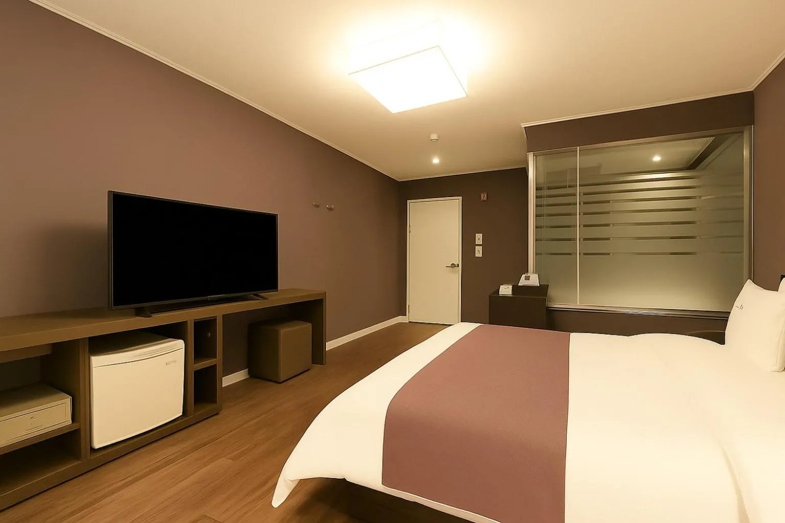 Bed in Seosan Modern Hotel