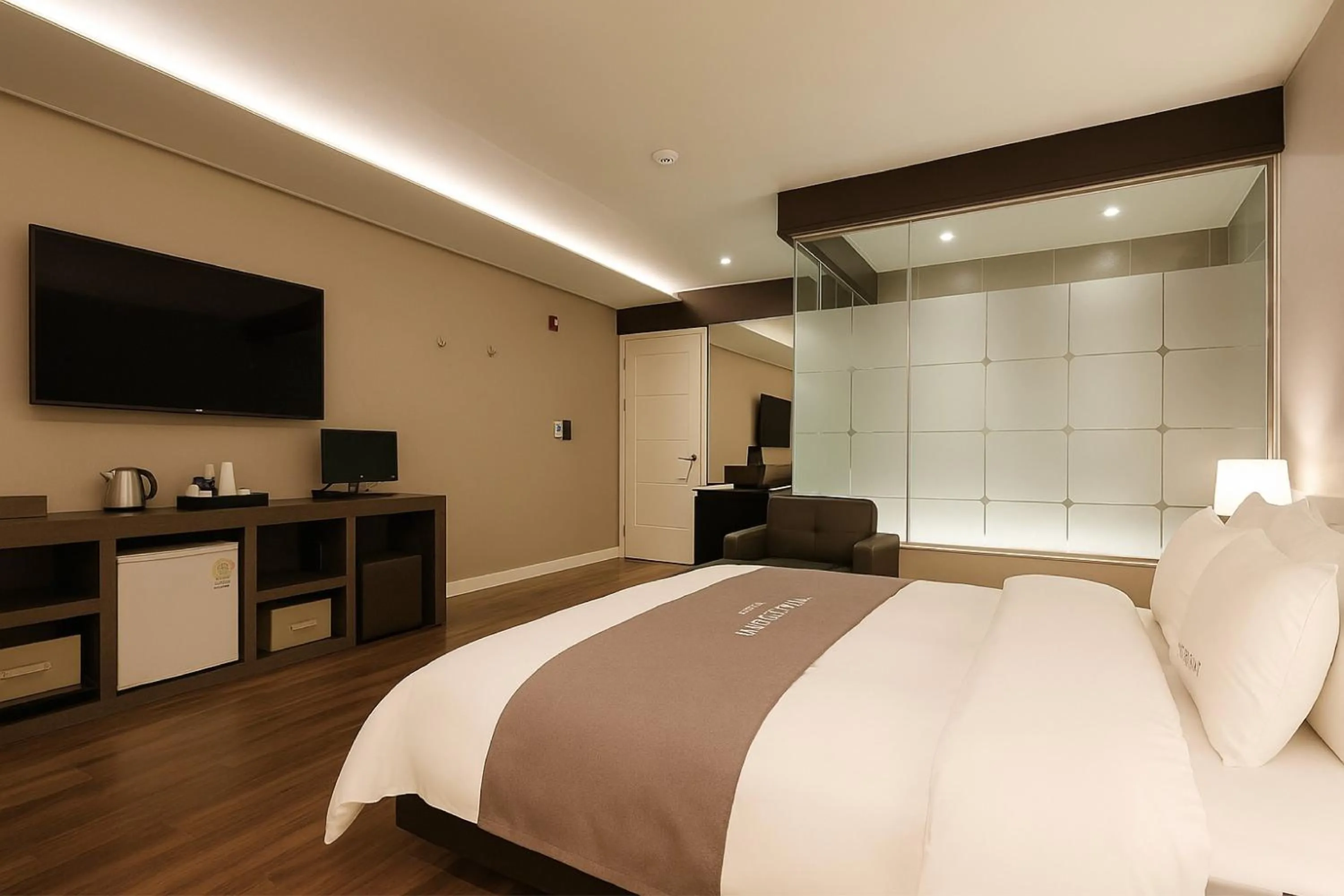 Bed in Seosan Modern Hotel