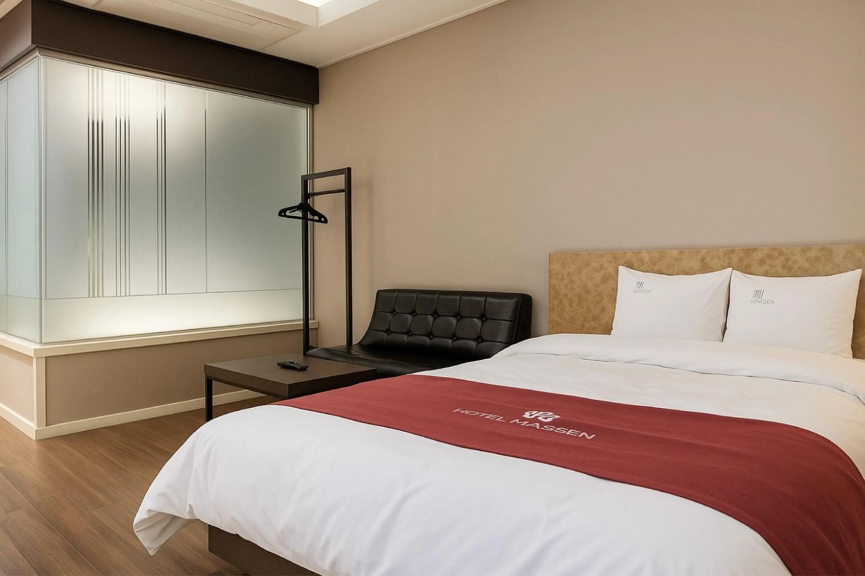 Bed in Seosan Modern Hotel