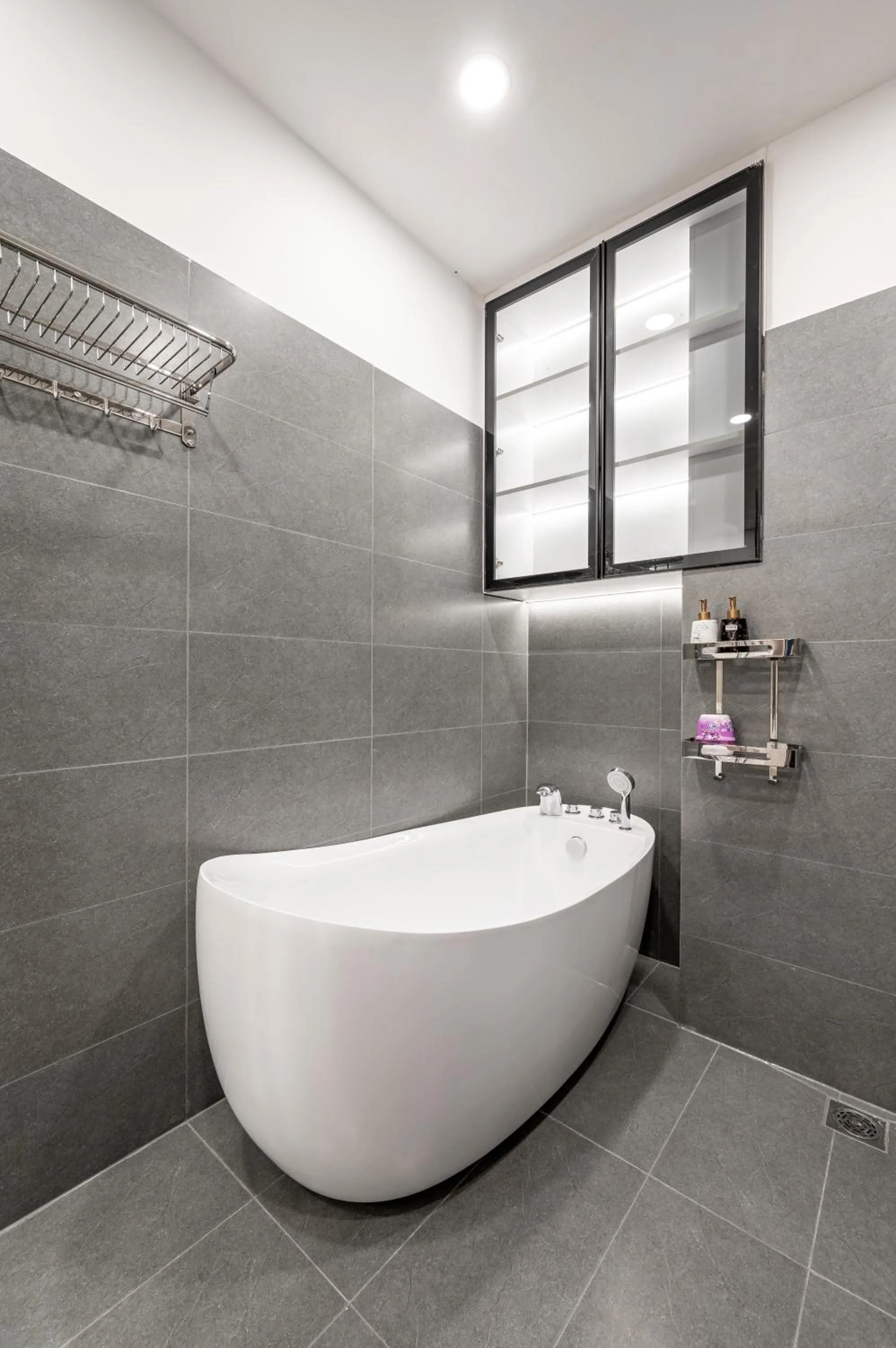 Bath in A Boi Apartment at District 3