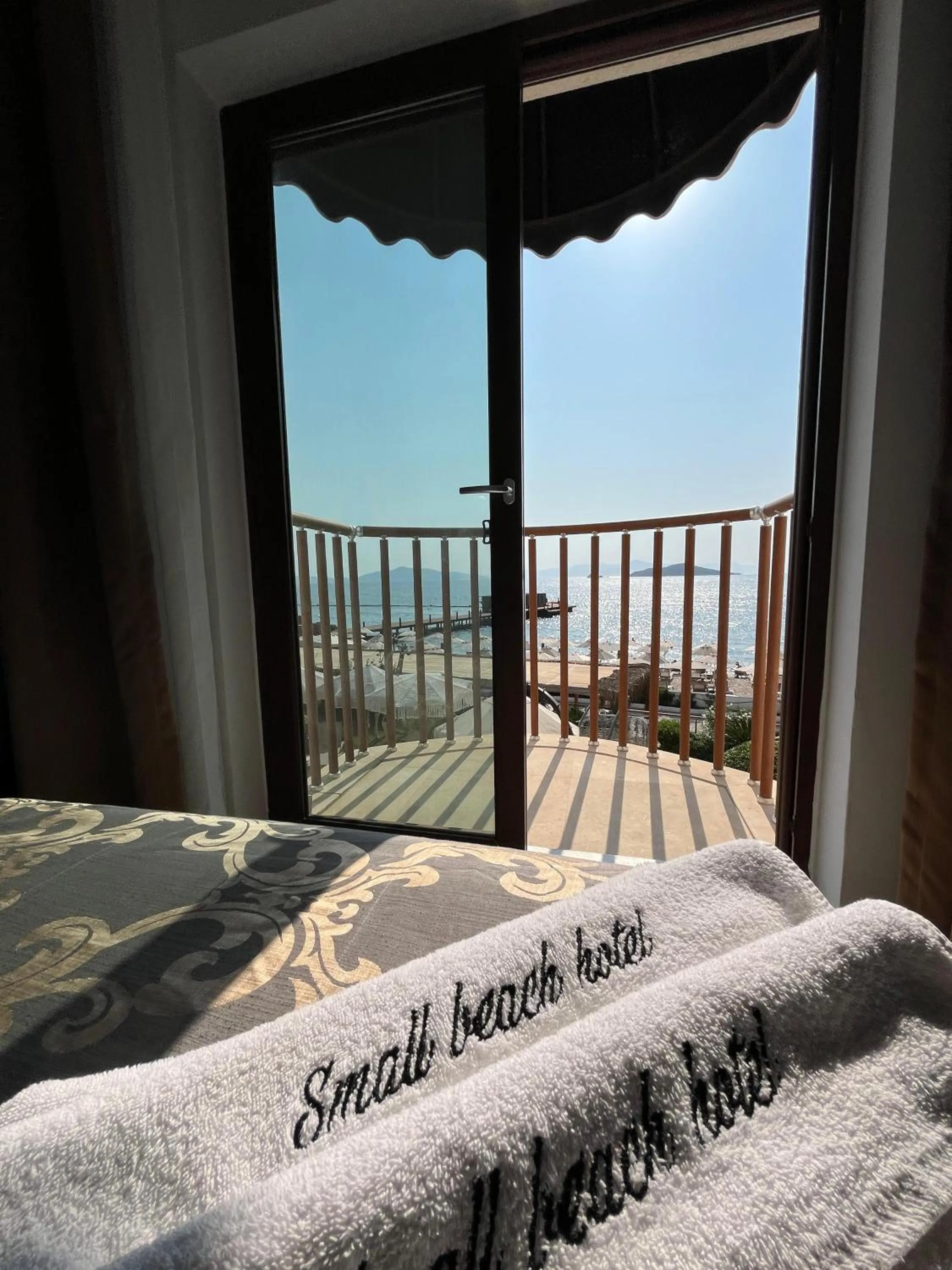 Small Beach Hotel