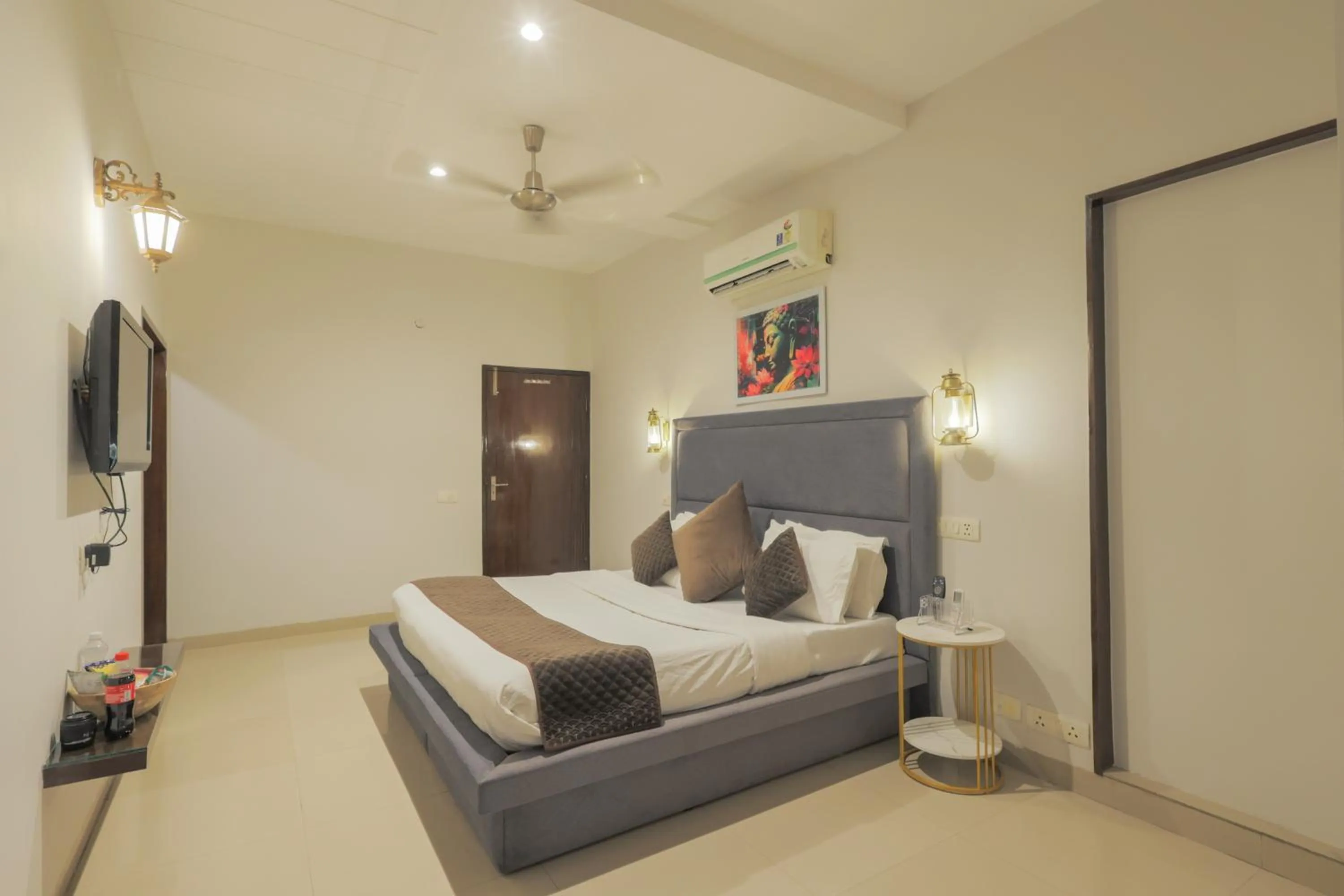 Bed in Hotel Maharani Regency