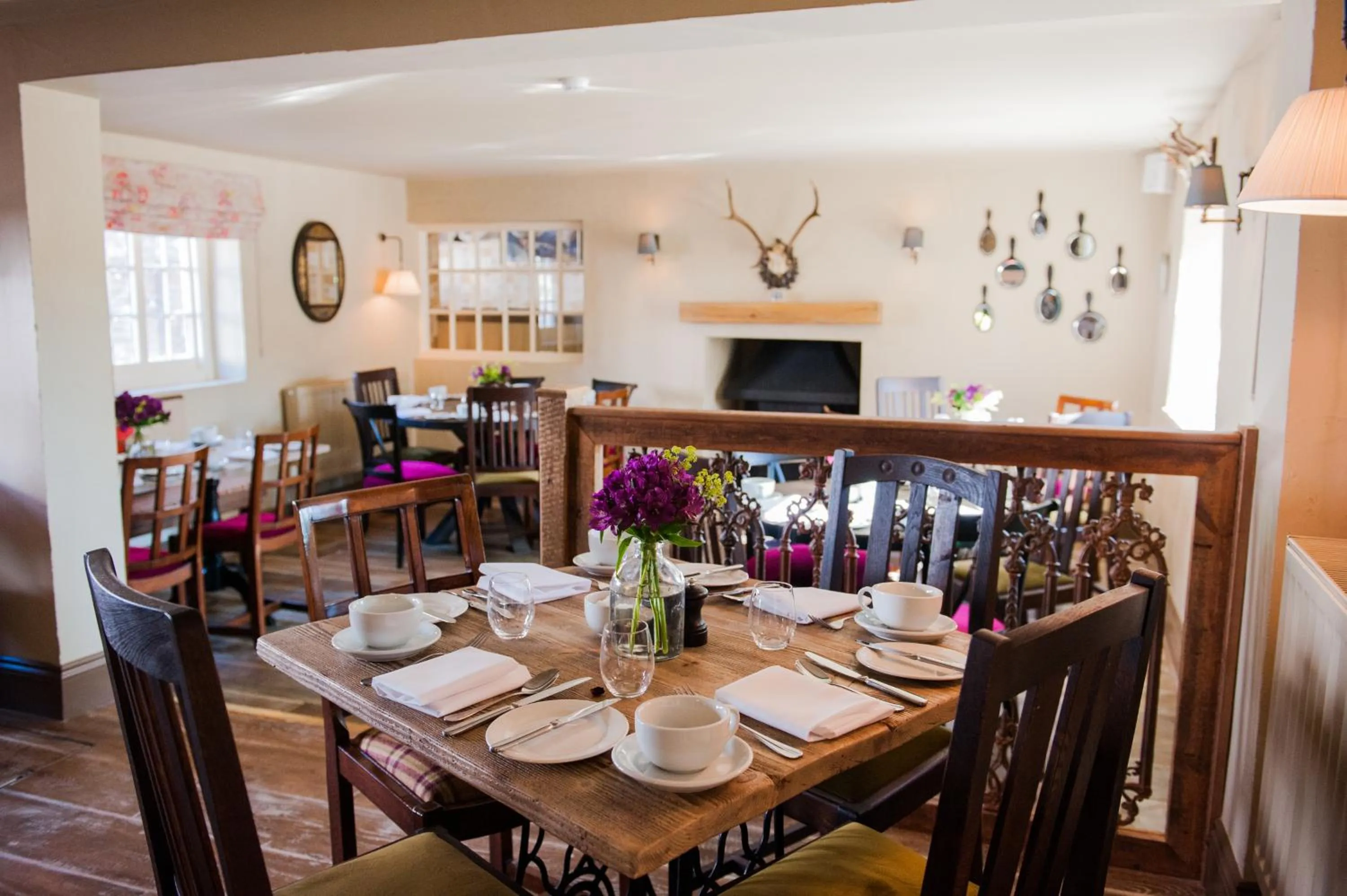 Restaurant/places to eat in The White Hart, Overton