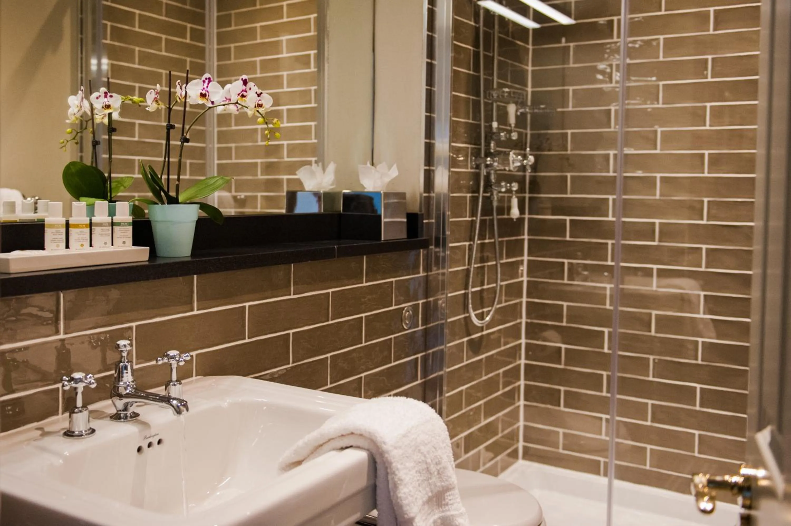 Toilet in The White Hart, Overton