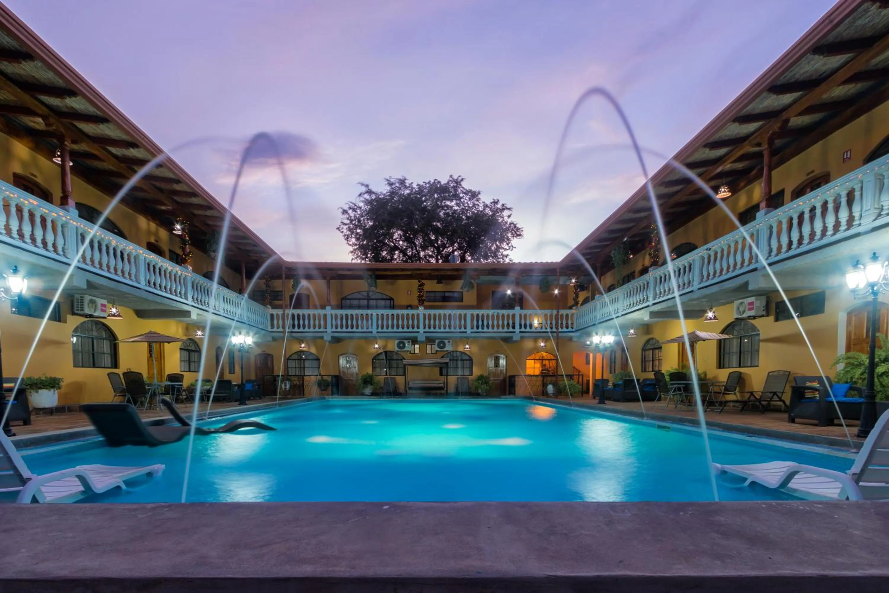 Swimming pool in Hotel Cordoba