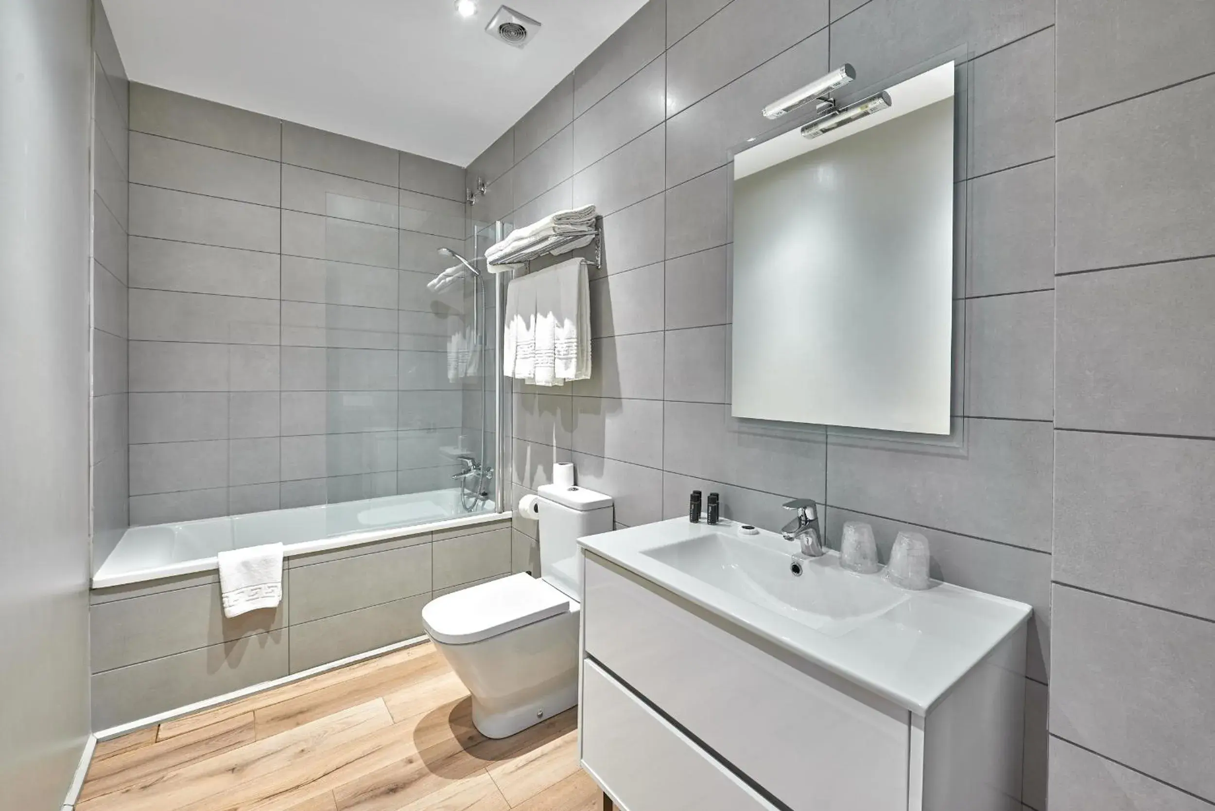 Quadruple Room in Hotel Parada Puigcerda Quadruple Room in Hotel Parada Puigcerda