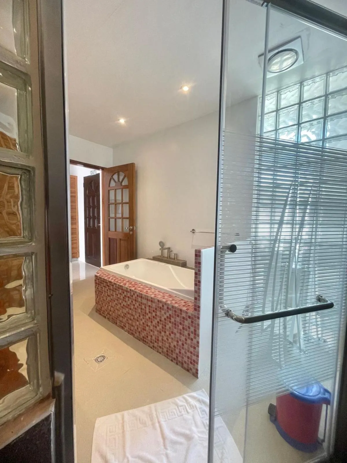 Shower, Bed in Calypso Beach and Dive Resort