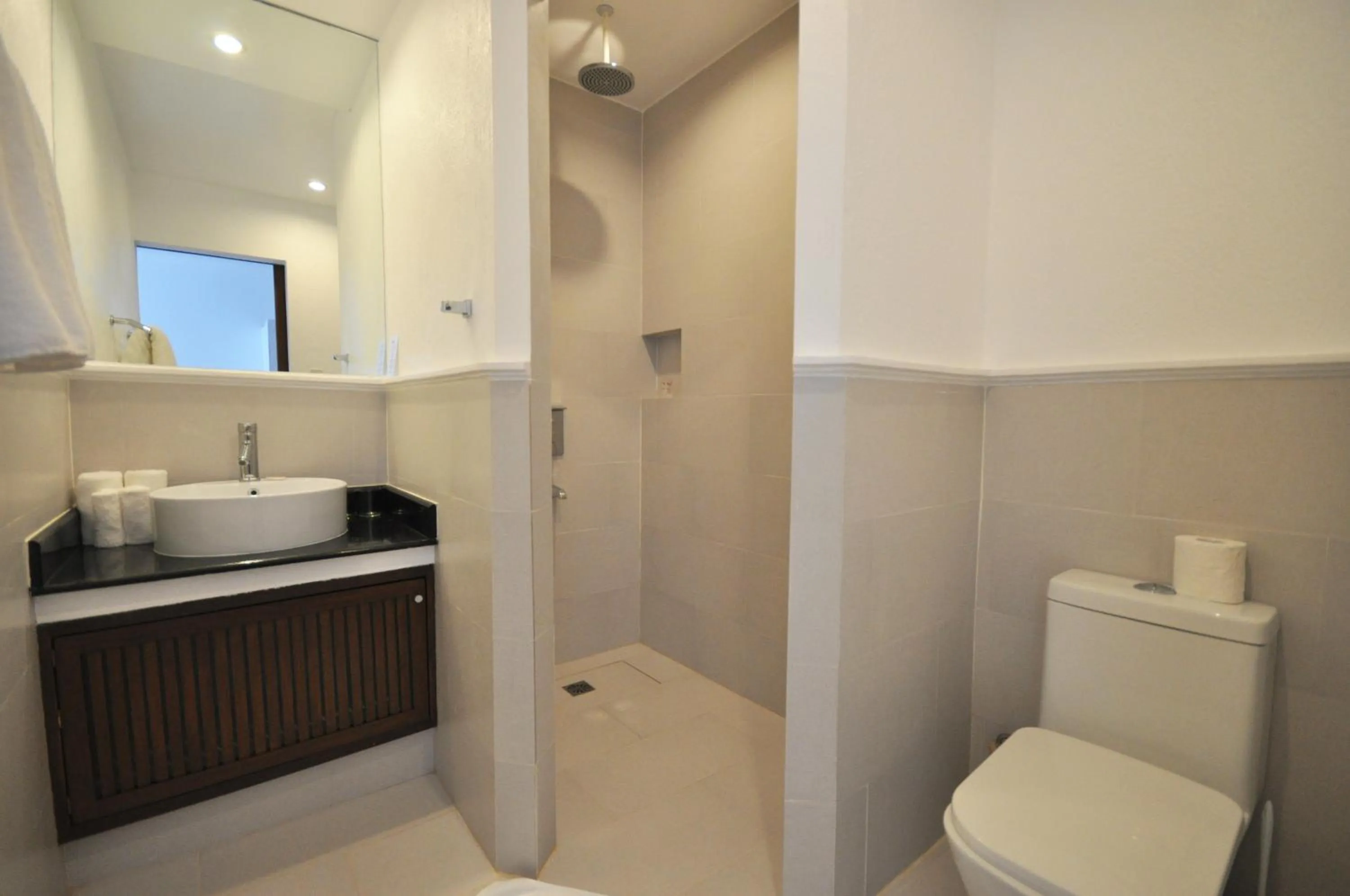 Bathroom in Calypso Beach and Dive Resort