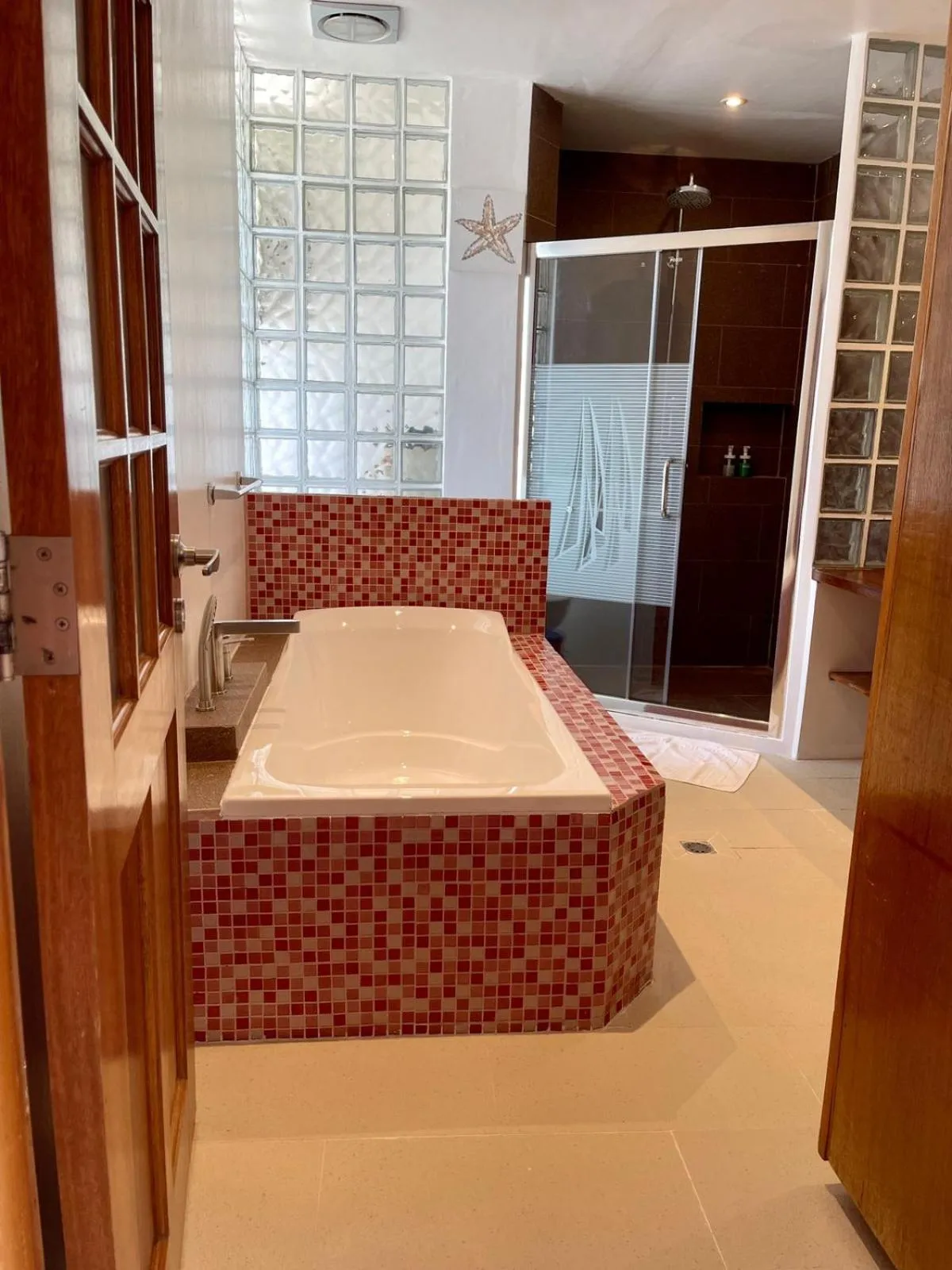 Shower, Bed in Calypso Beach and Dive Resort