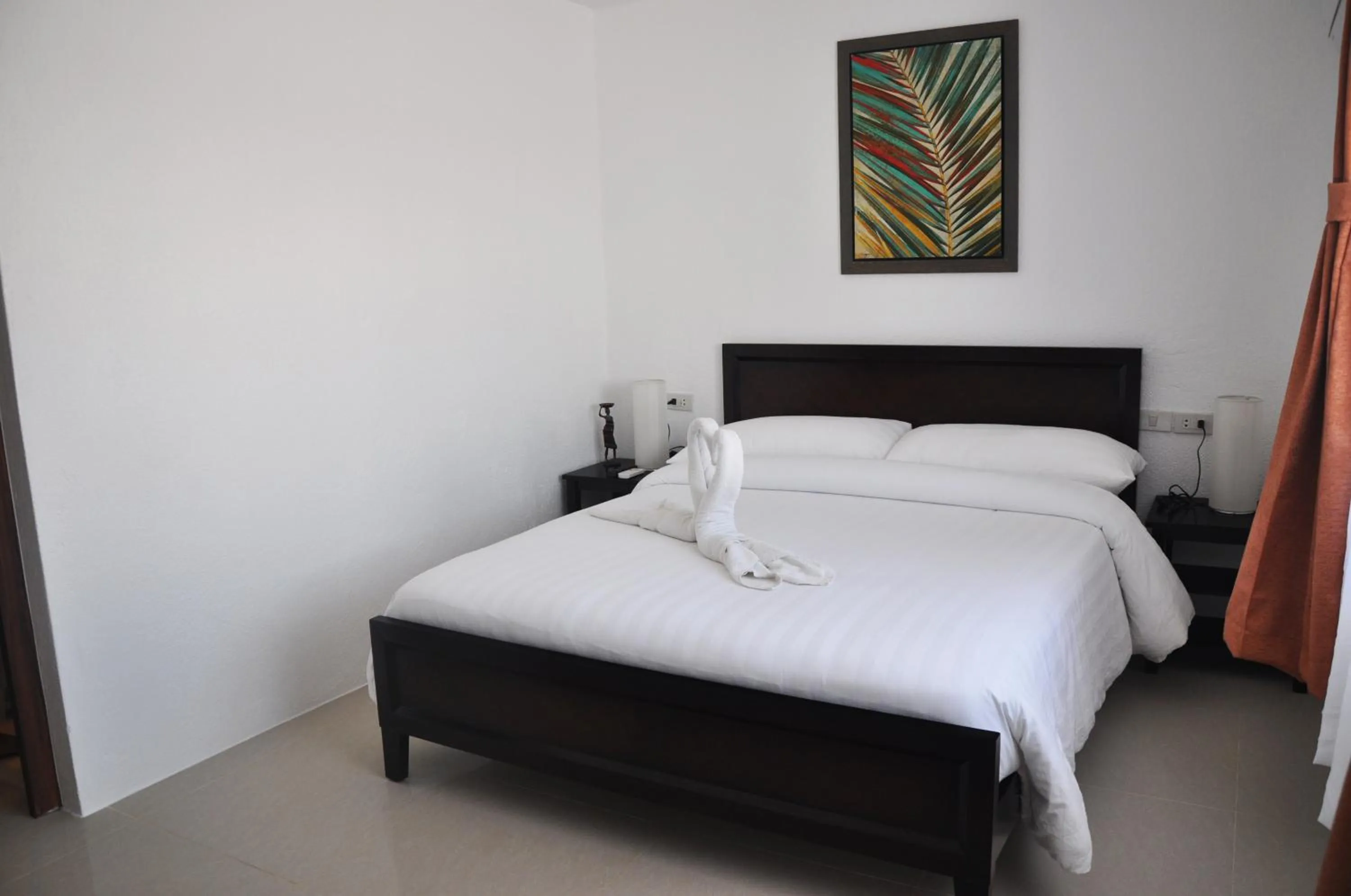 Bedroom, Bed in Calypso Beach and Dive Resort