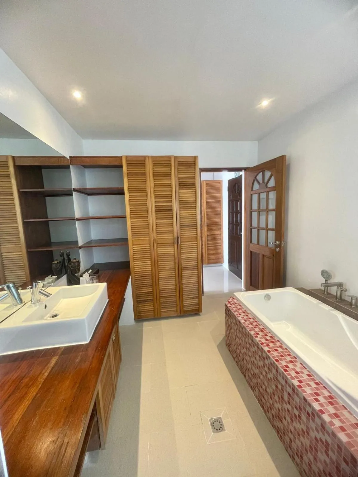 Bathroom, Bed in Calypso Beach and Dive Resort