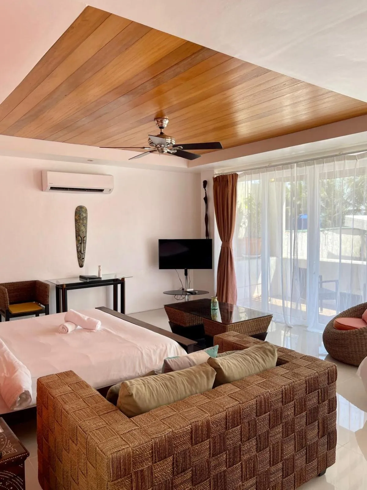 Bedroom, Bed in Calypso Beach and Dive Resort