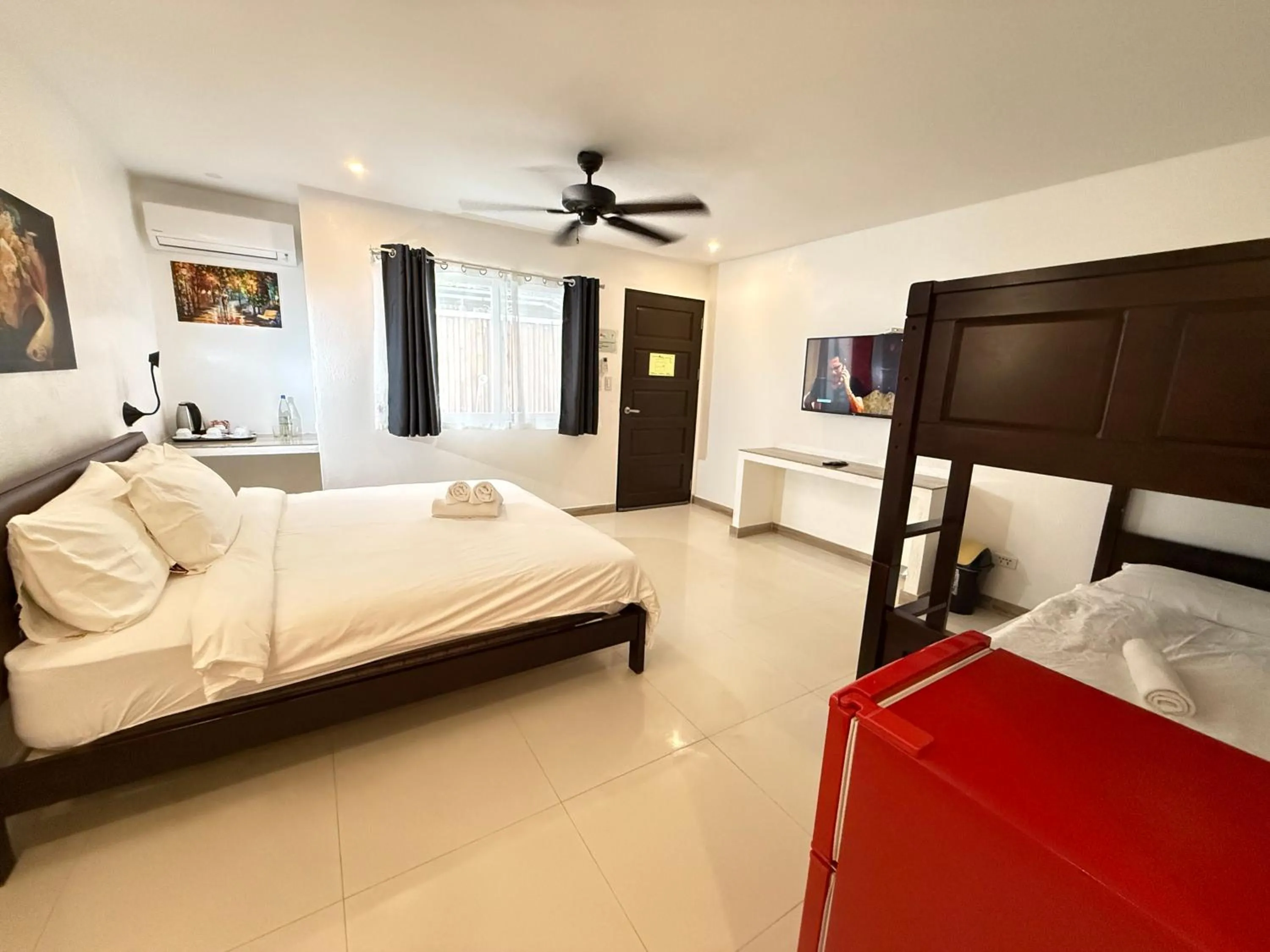 Bedroom, Bed in Calypso Beach and Dive Resort
