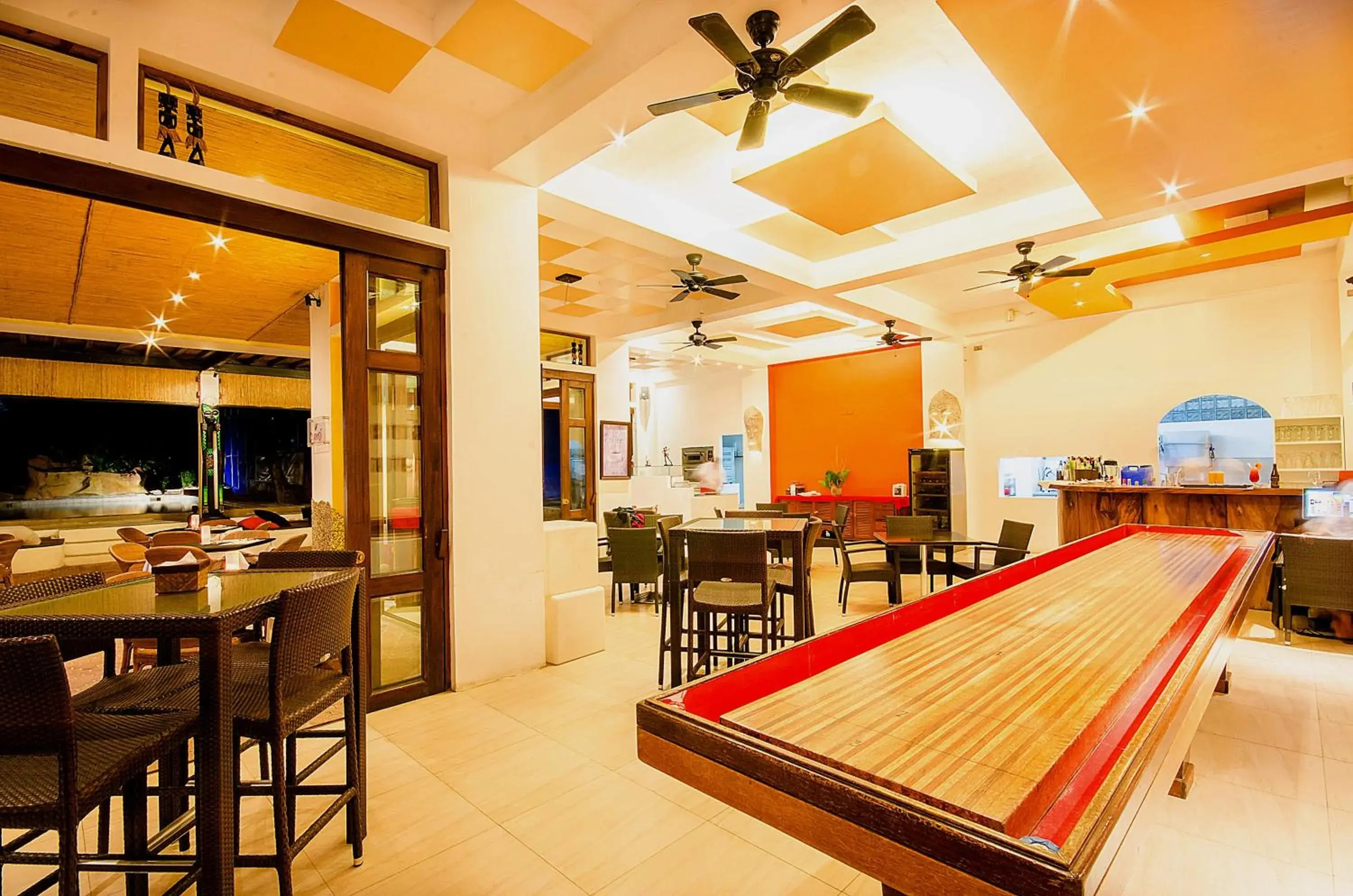 Restaurant/places to eat in Calypso Beach and Dive Resort Restaurant/places to eat in Calypso Beach and Dive Resort