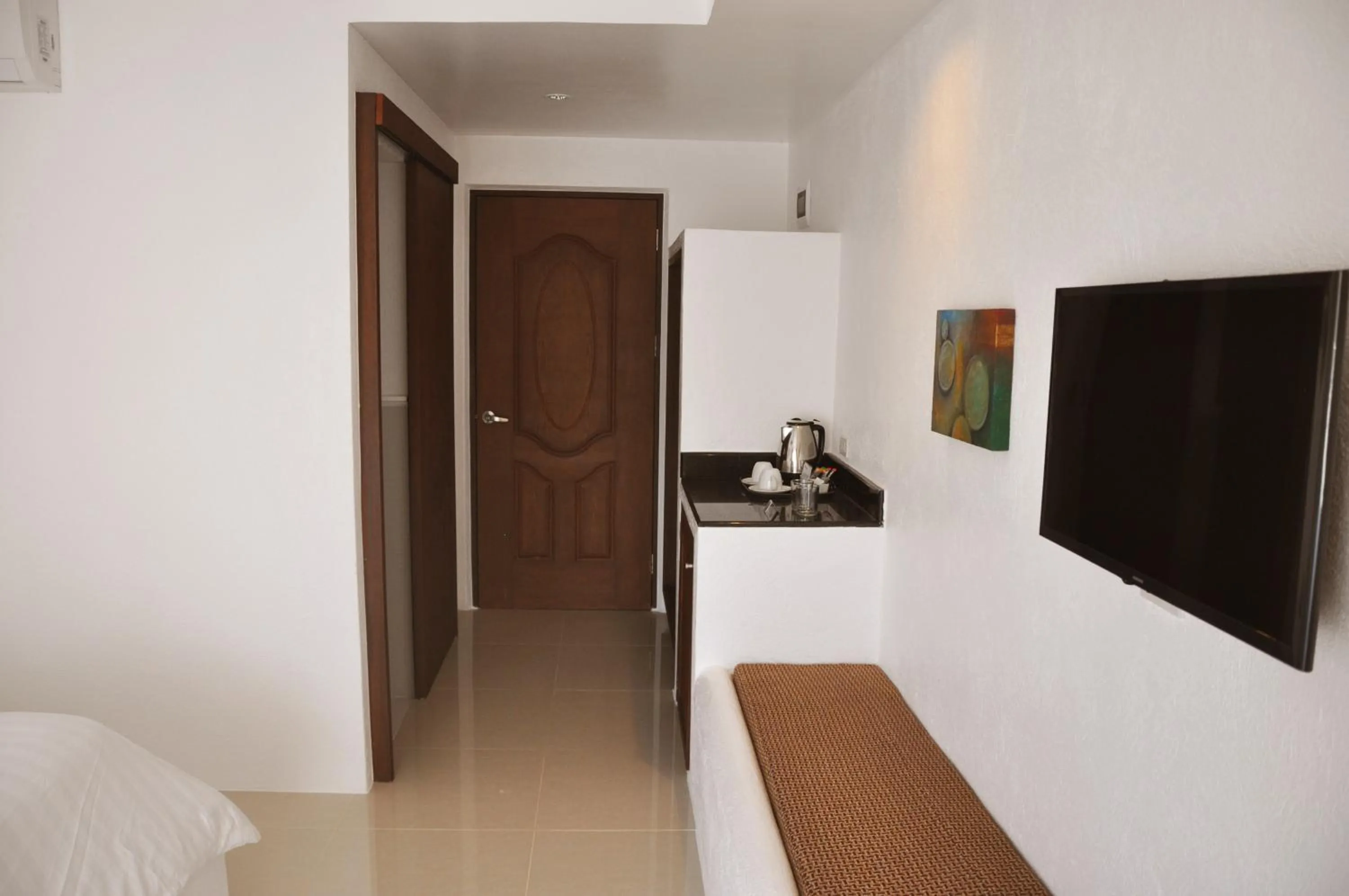 Bedroom, Bed in Calypso Beach and Dive Resort