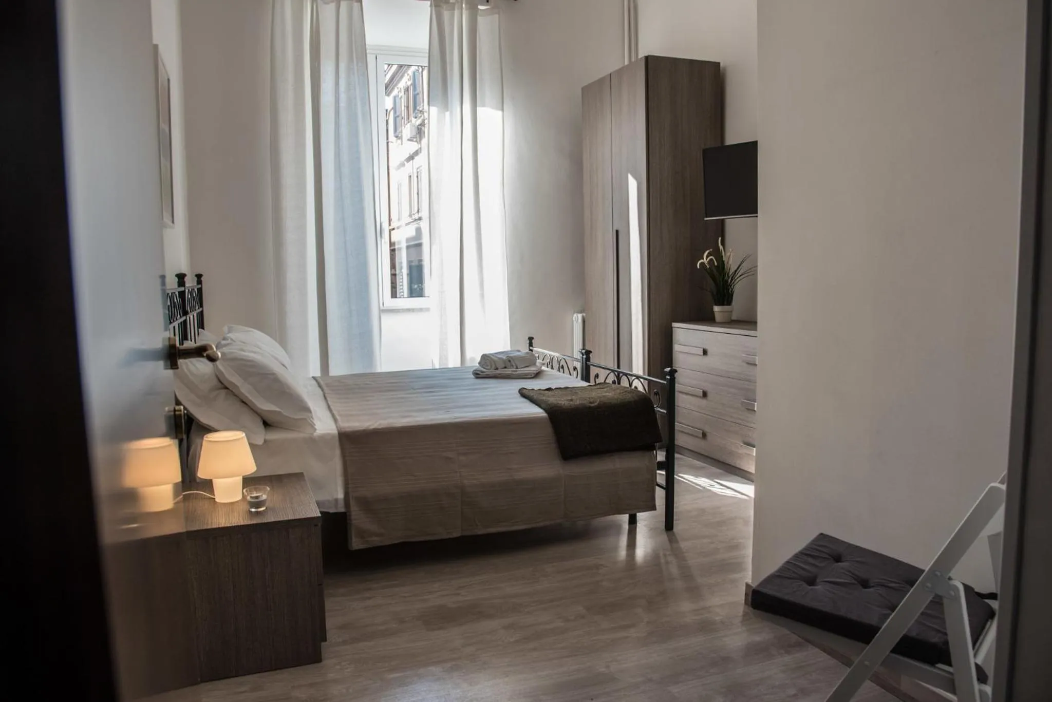 Photo of the whole room, Bed in Grandis Rooms