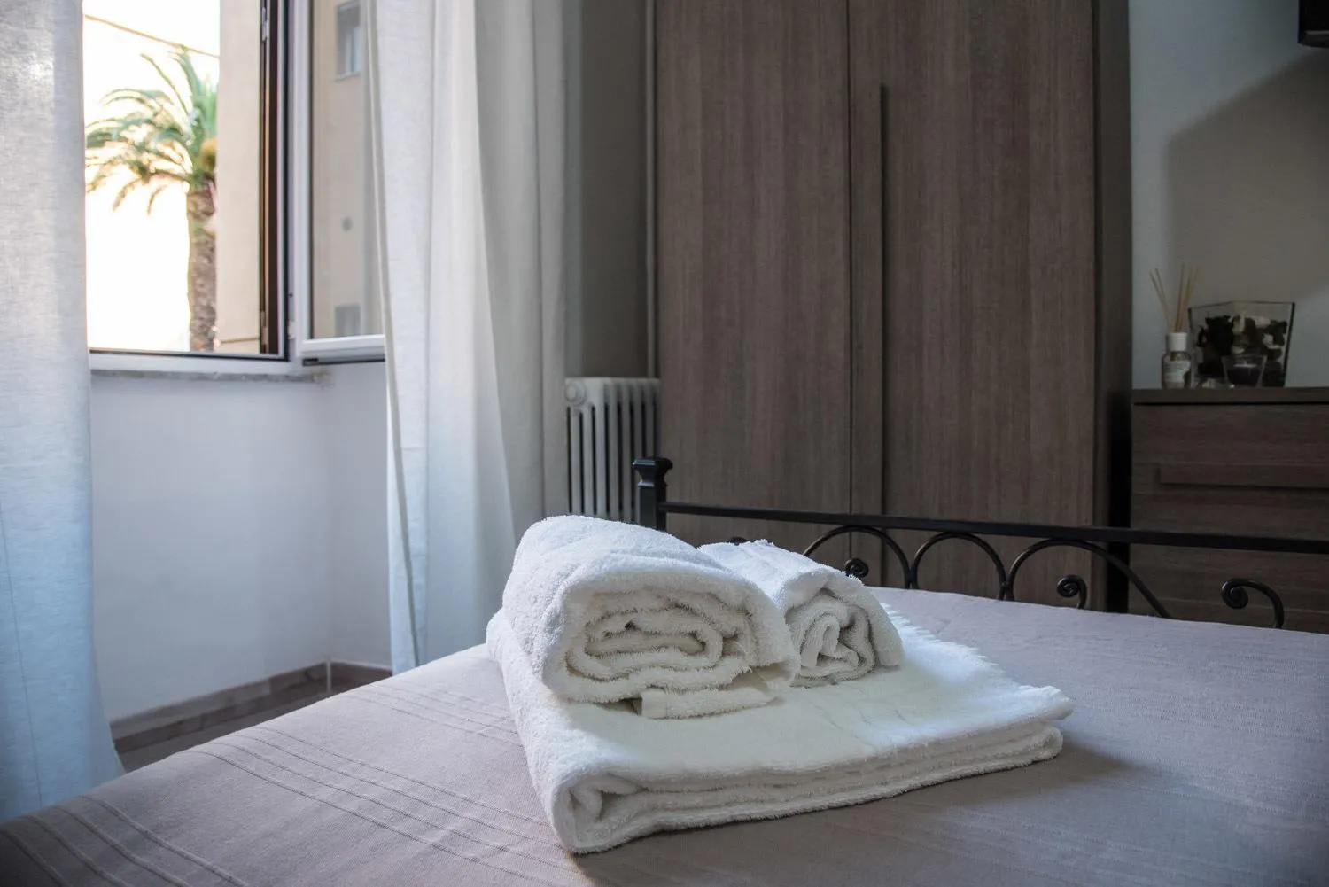 Decorative detail, Bed in Grandis Rooms