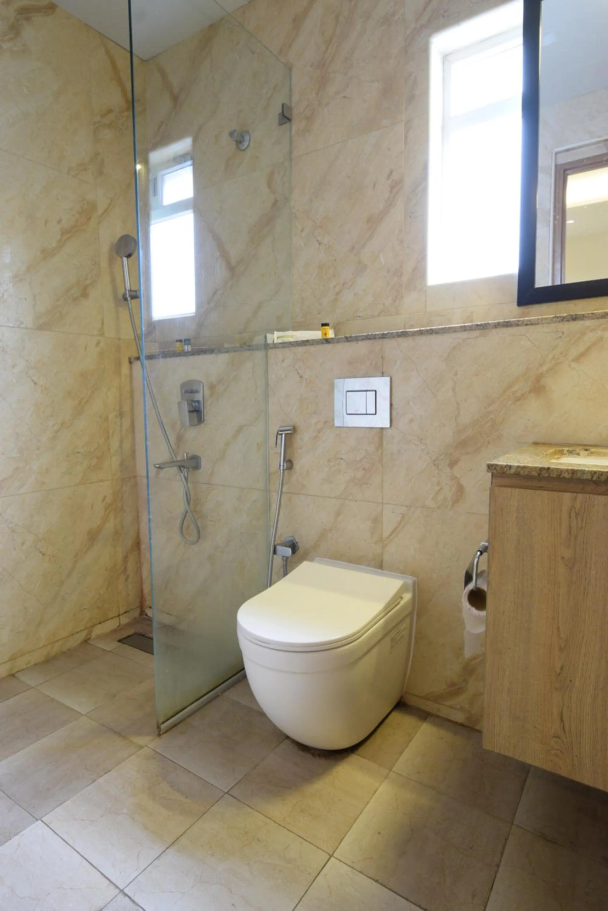 Shower in Hotel TAAR TANGERINE Gachibowli