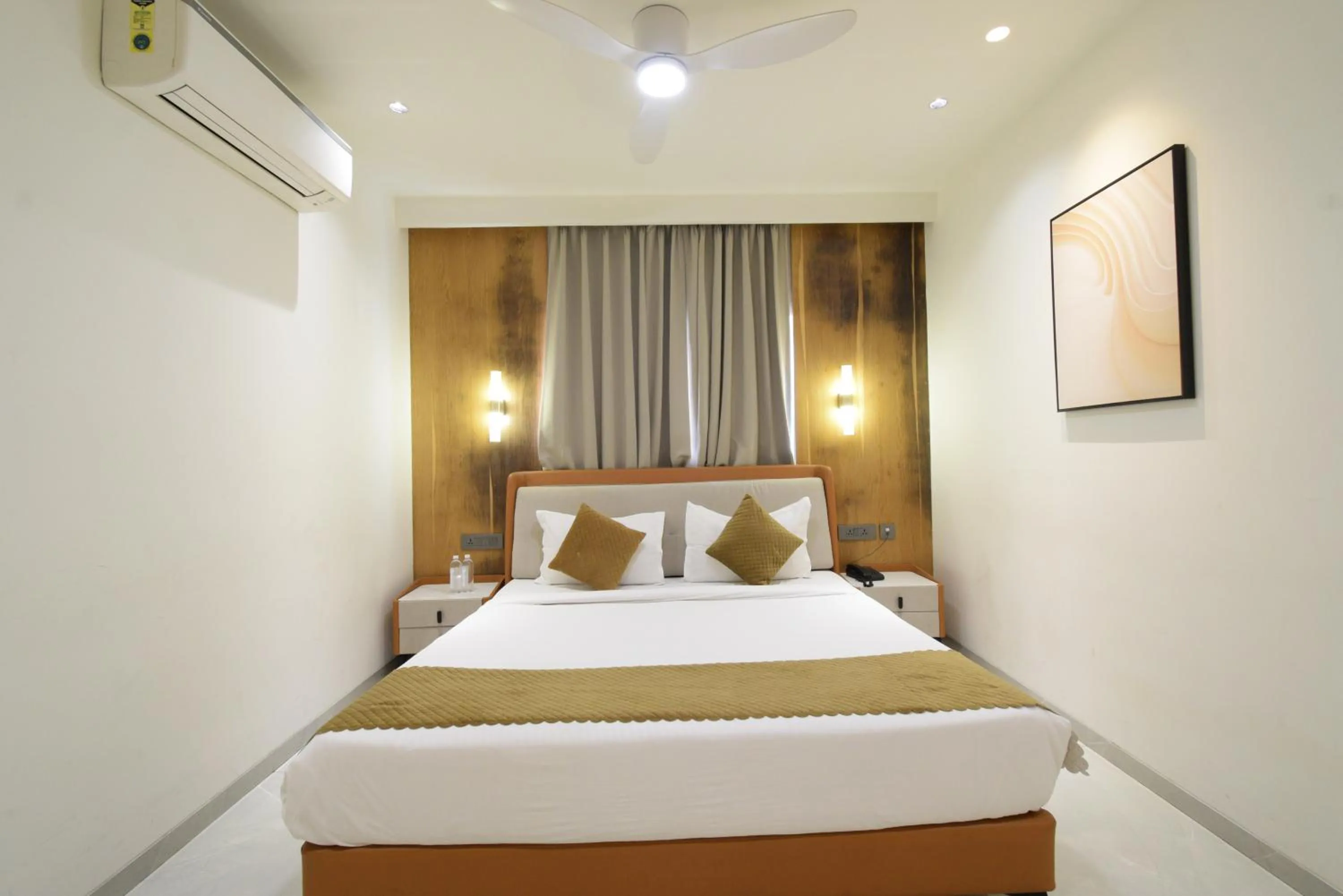 Bed in Hotel TAAR TANGERINE Gachibowli