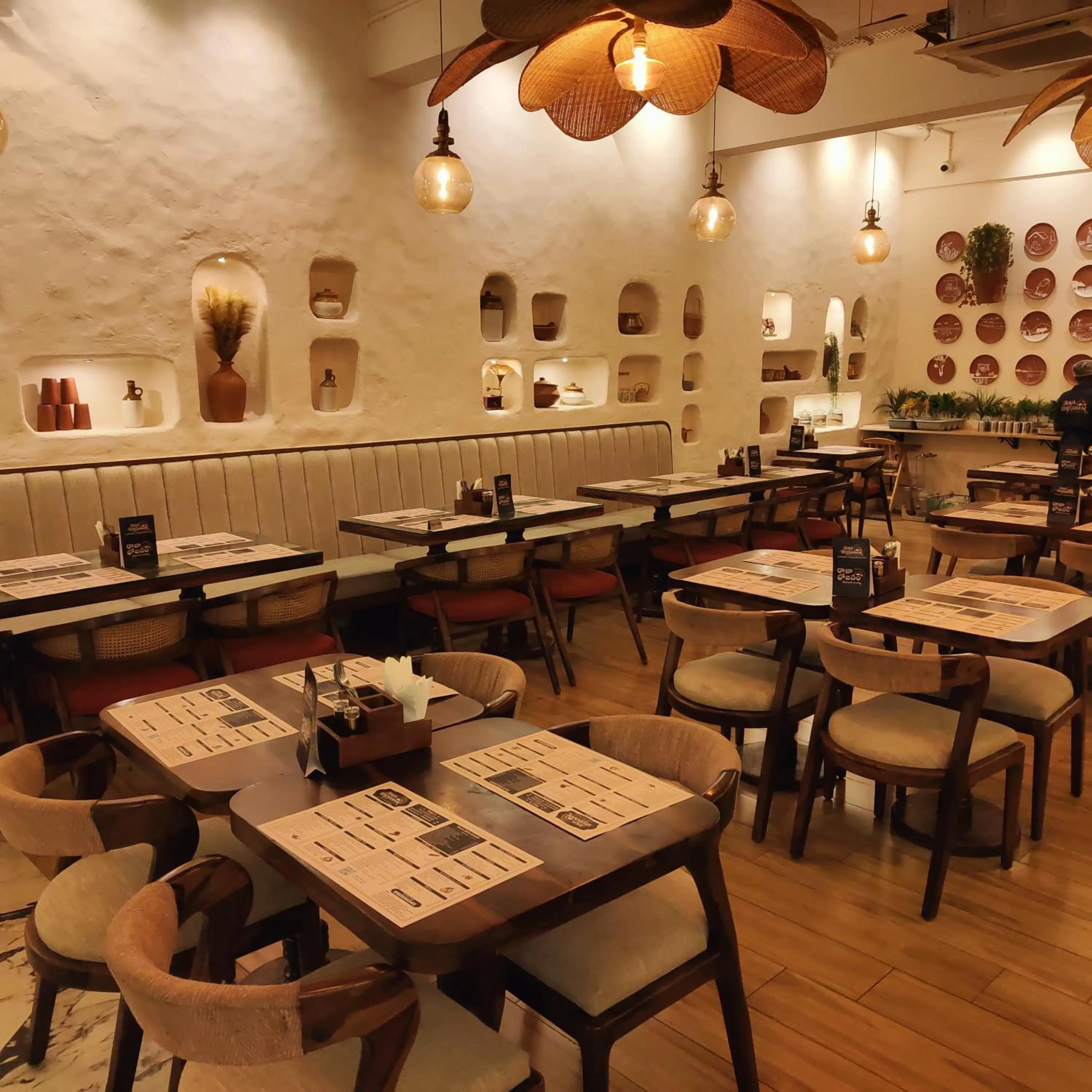 Restaurant/places to eat in Hotel TAAR TANGERINE Gachibowli