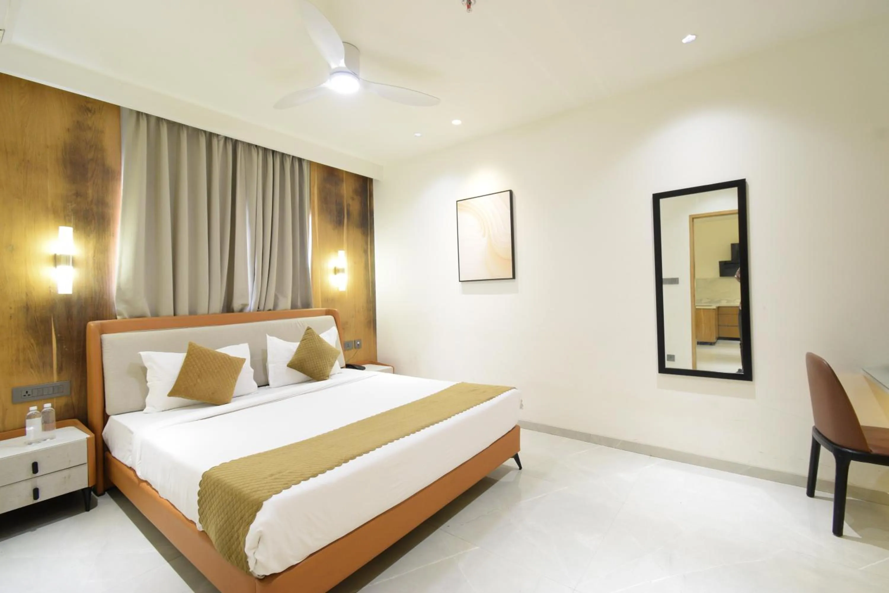 Bedroom, Bed in Hotel TAAR TANGERINE Gachibowli