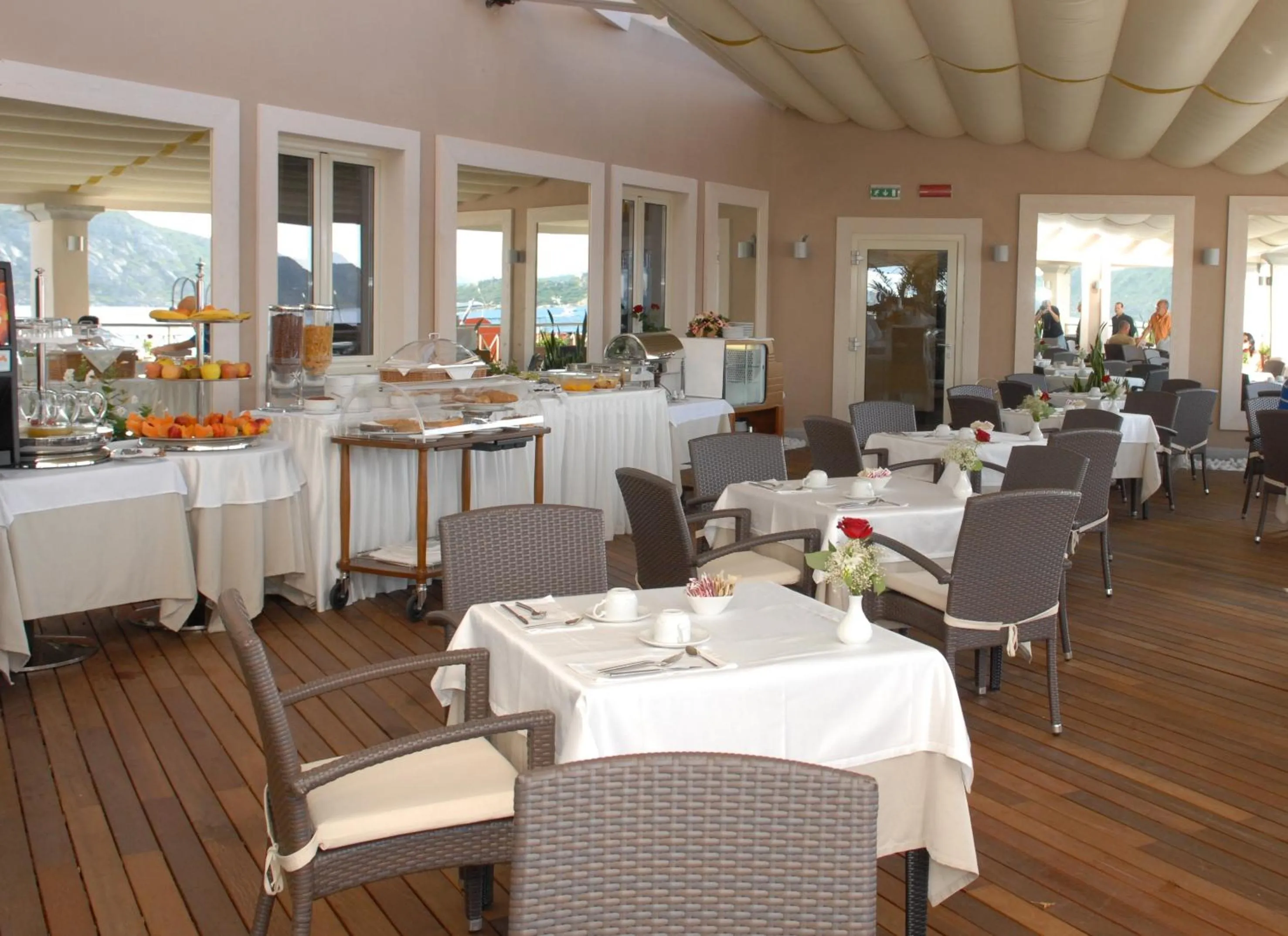 Restaurant/places to eat in Hotel Excelsior