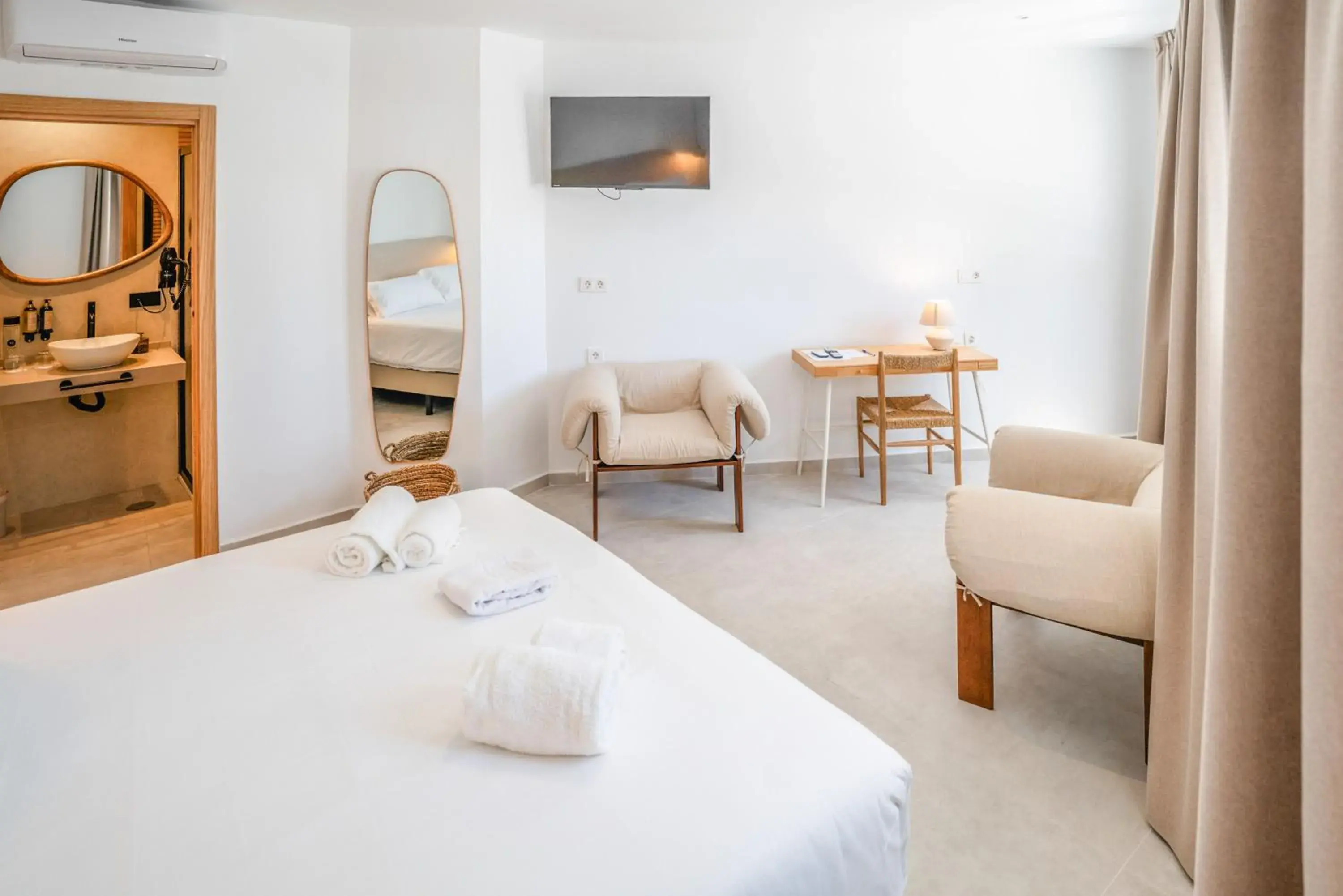 Superior Double Room in Hotel Boutique Máram - Adults Recommended Superior Double Room in Hotel Boutique Máram - Adults Recommended