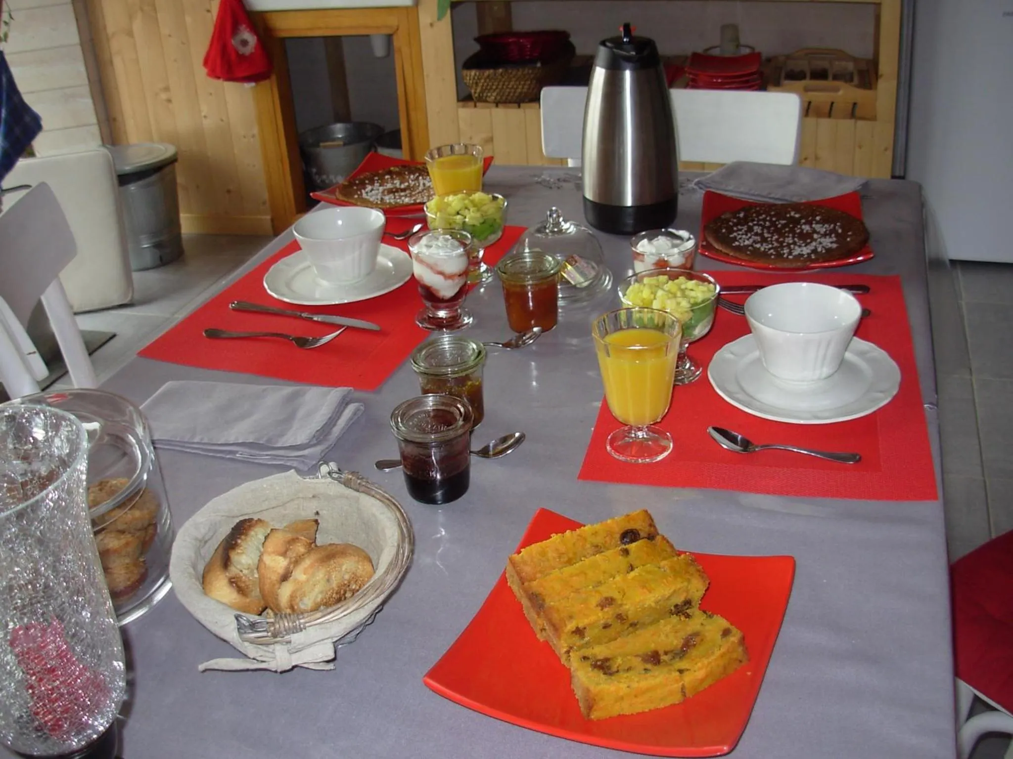 Breakfast in Le Jardin des Pierres Brunes