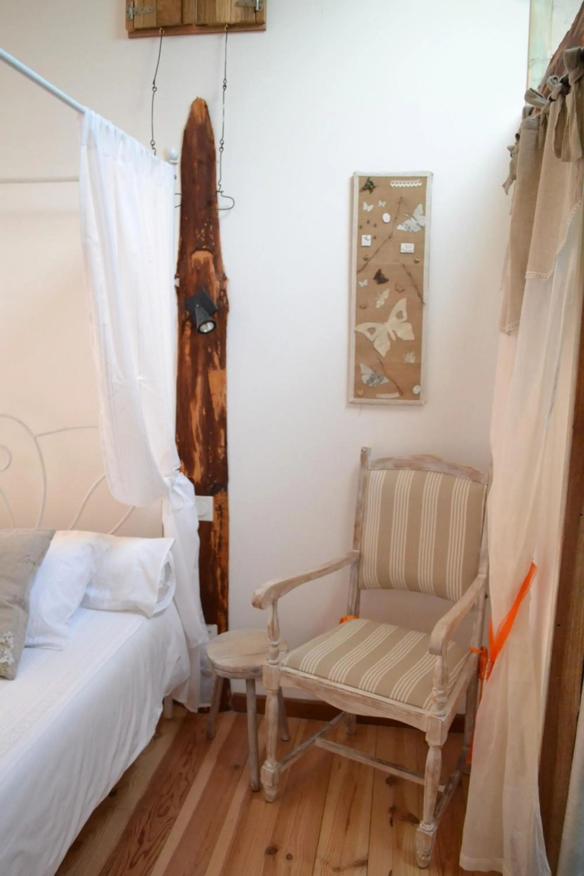 Bedroom, Bed in Le Jardin des Pierres Brunes