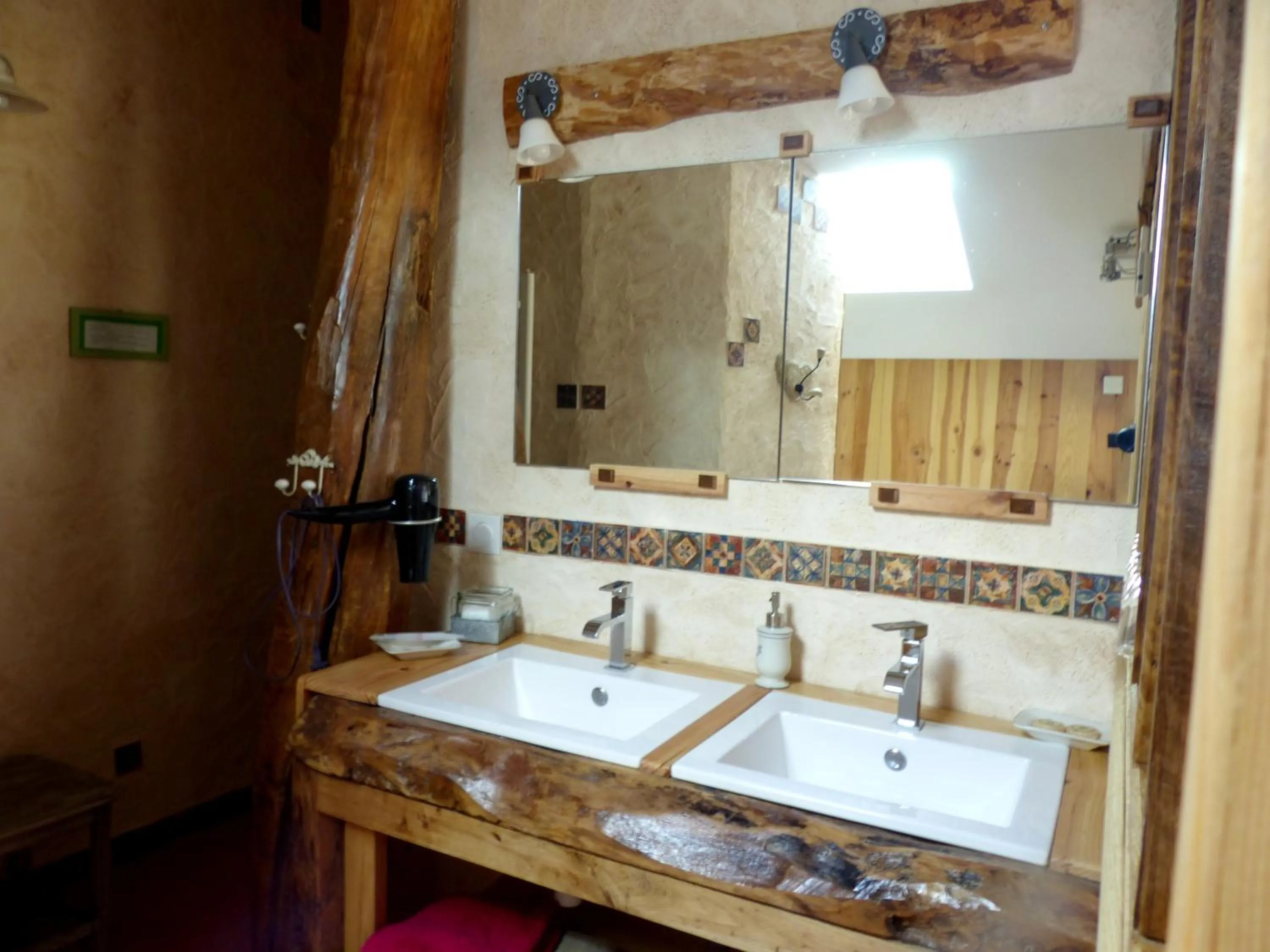 Bathroom in Le Jardin des Pierres Brunes