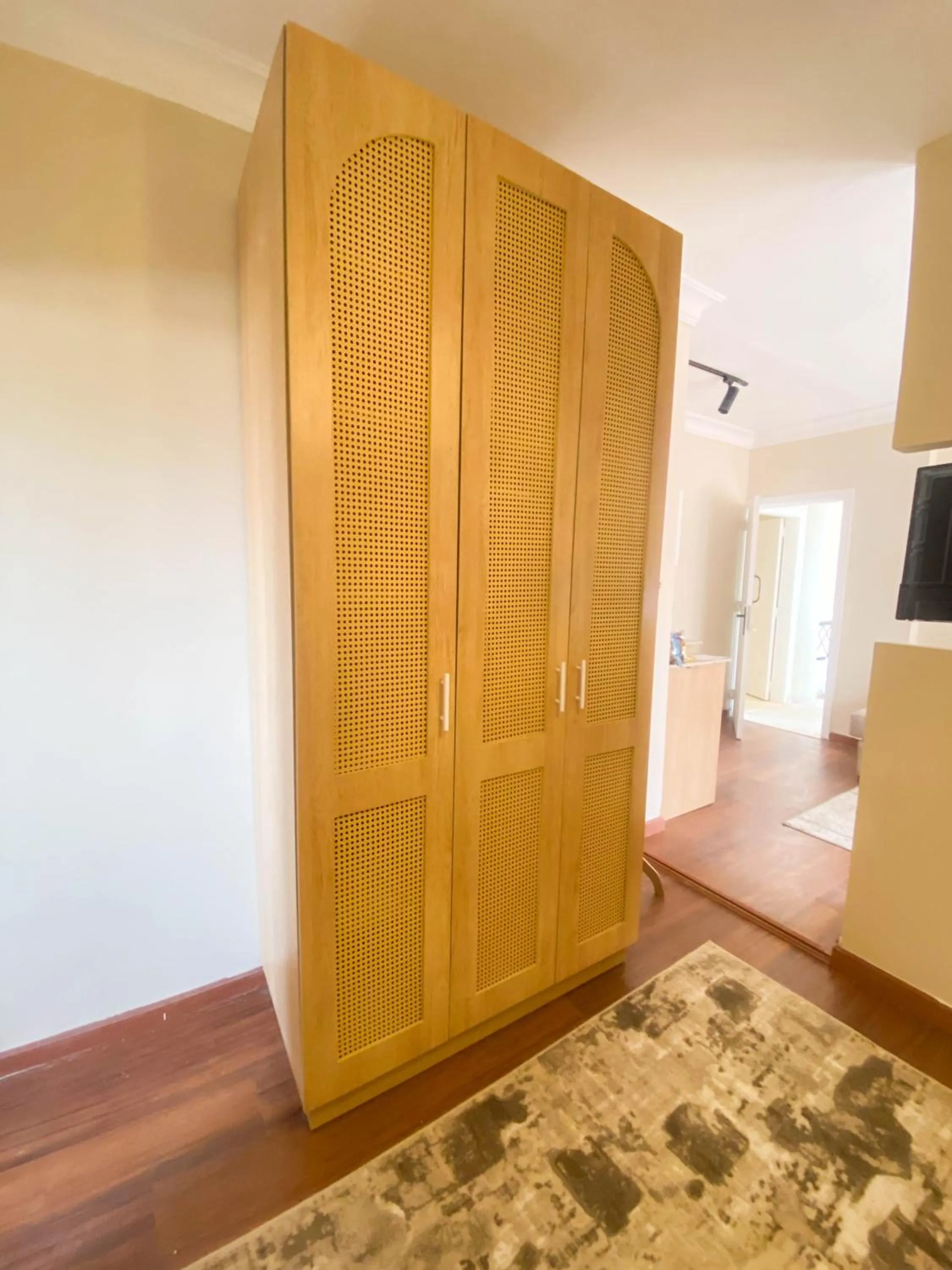 wardrobe in Settle Inn Al Rehab City B