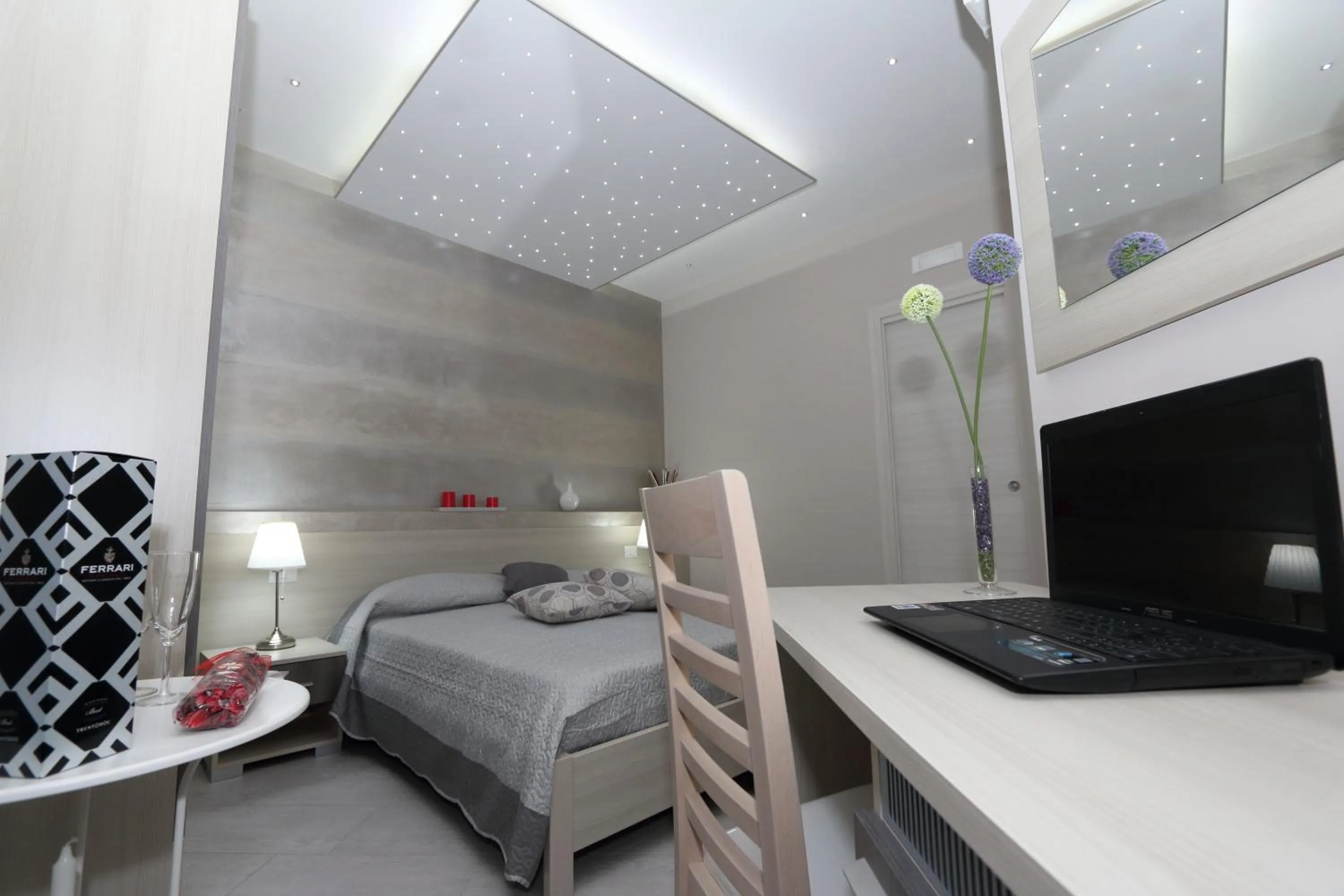 Photo of the whole room, Bed in Le Suite Di Via Veneto
