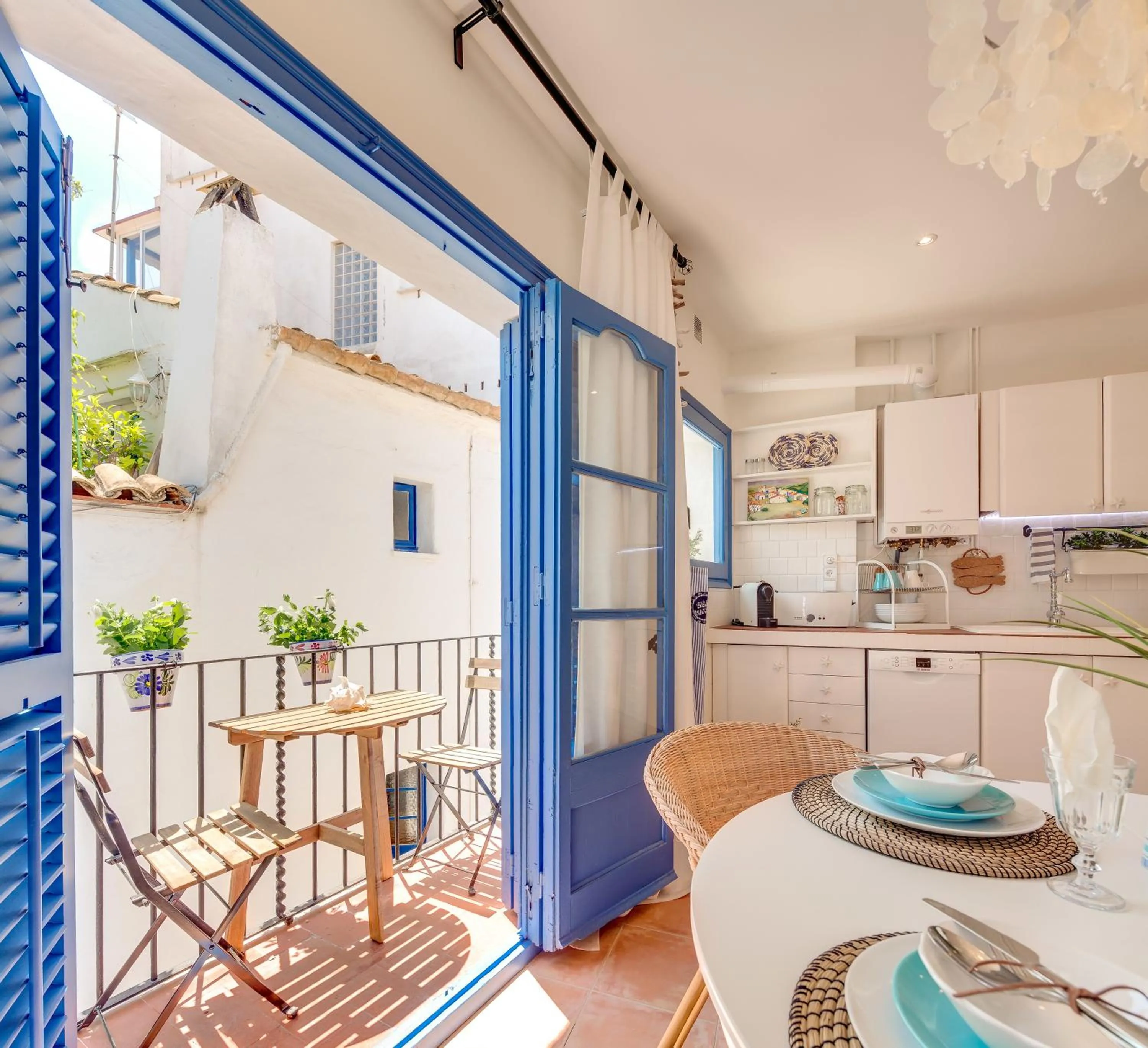 Dining area in Blue Home