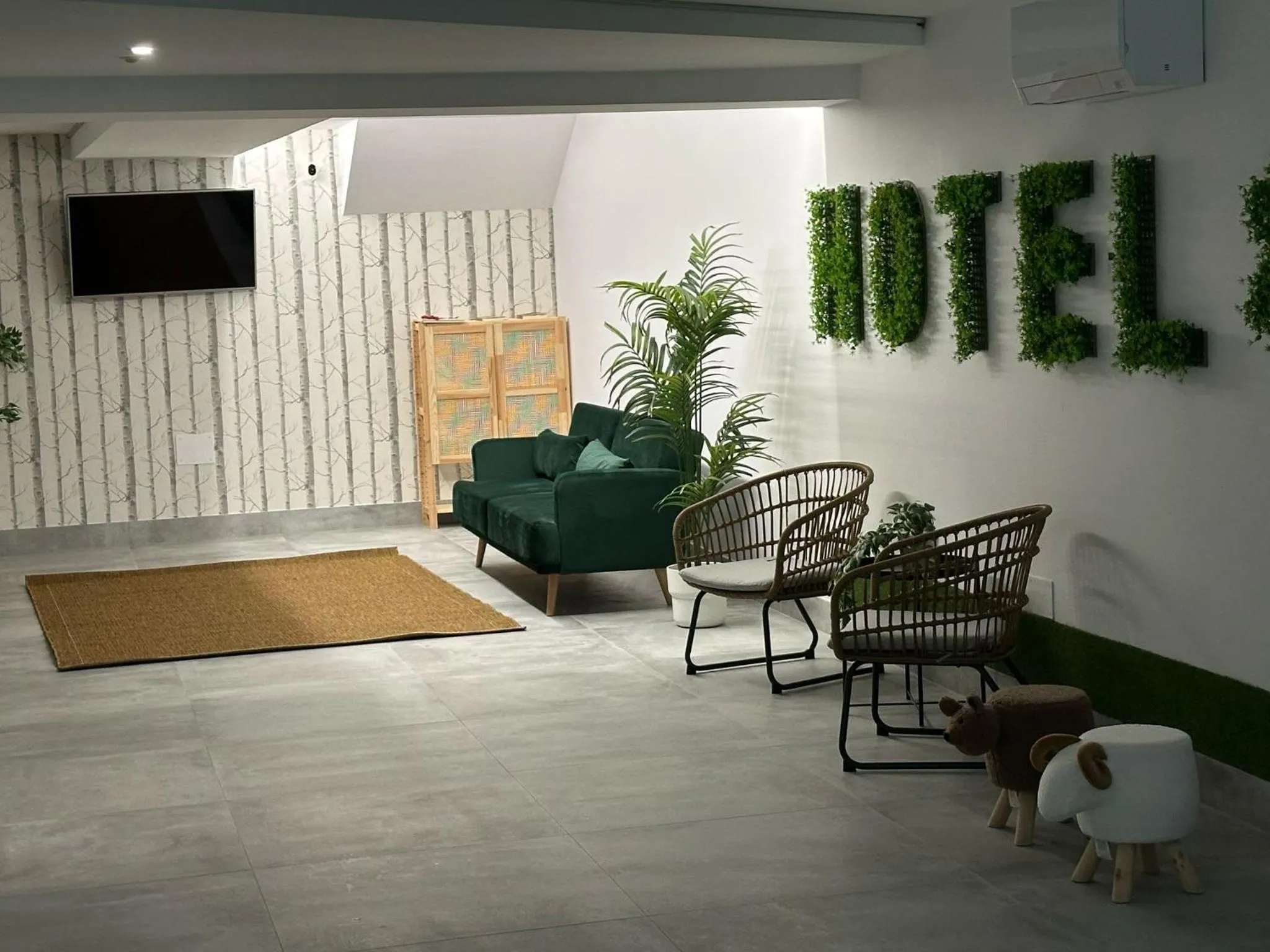 Communal lounge/ TV room in Hotel Playa de Sardiñeiro