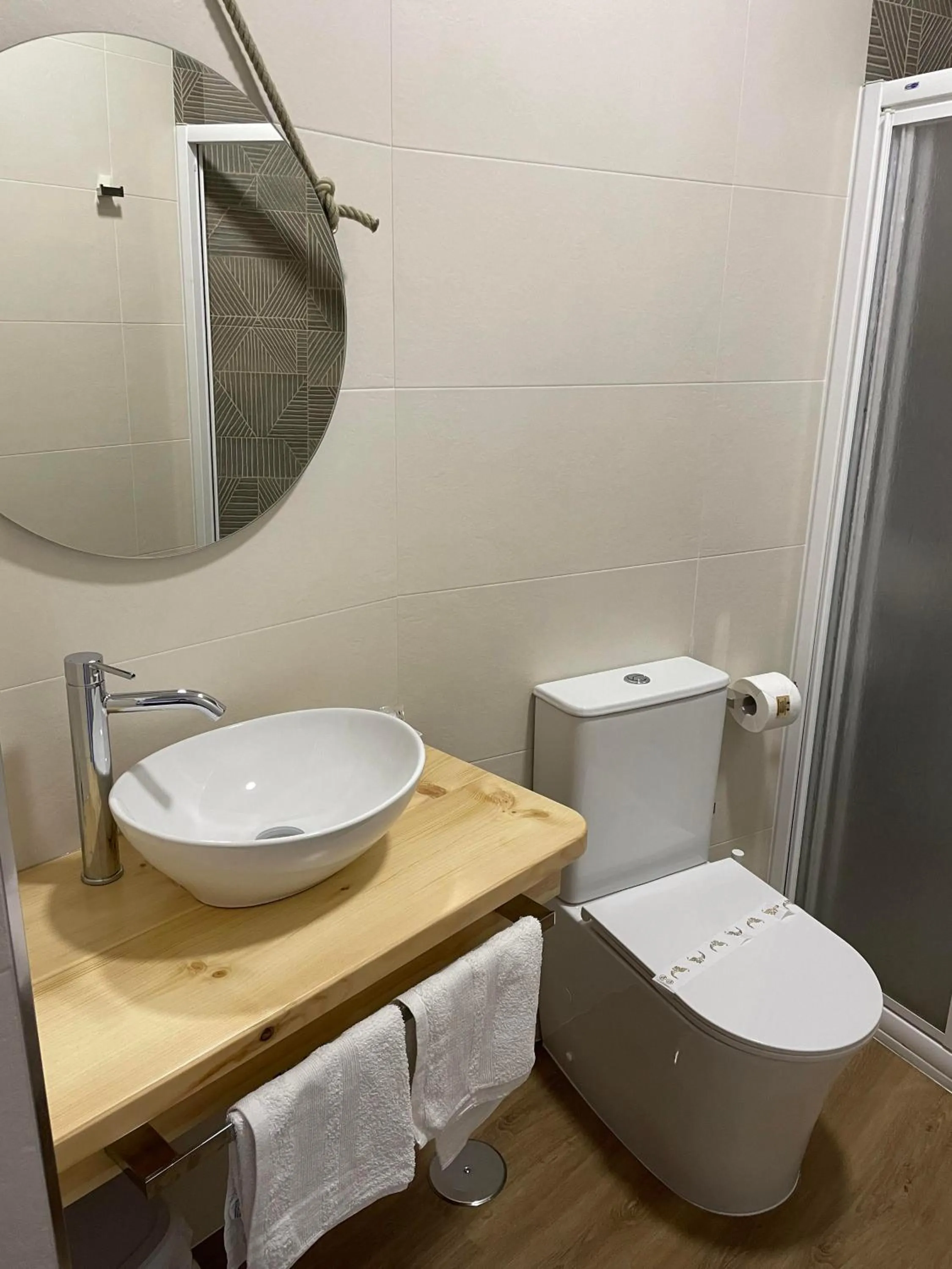 Toilet in Hotel Playa de Sardiñeiro