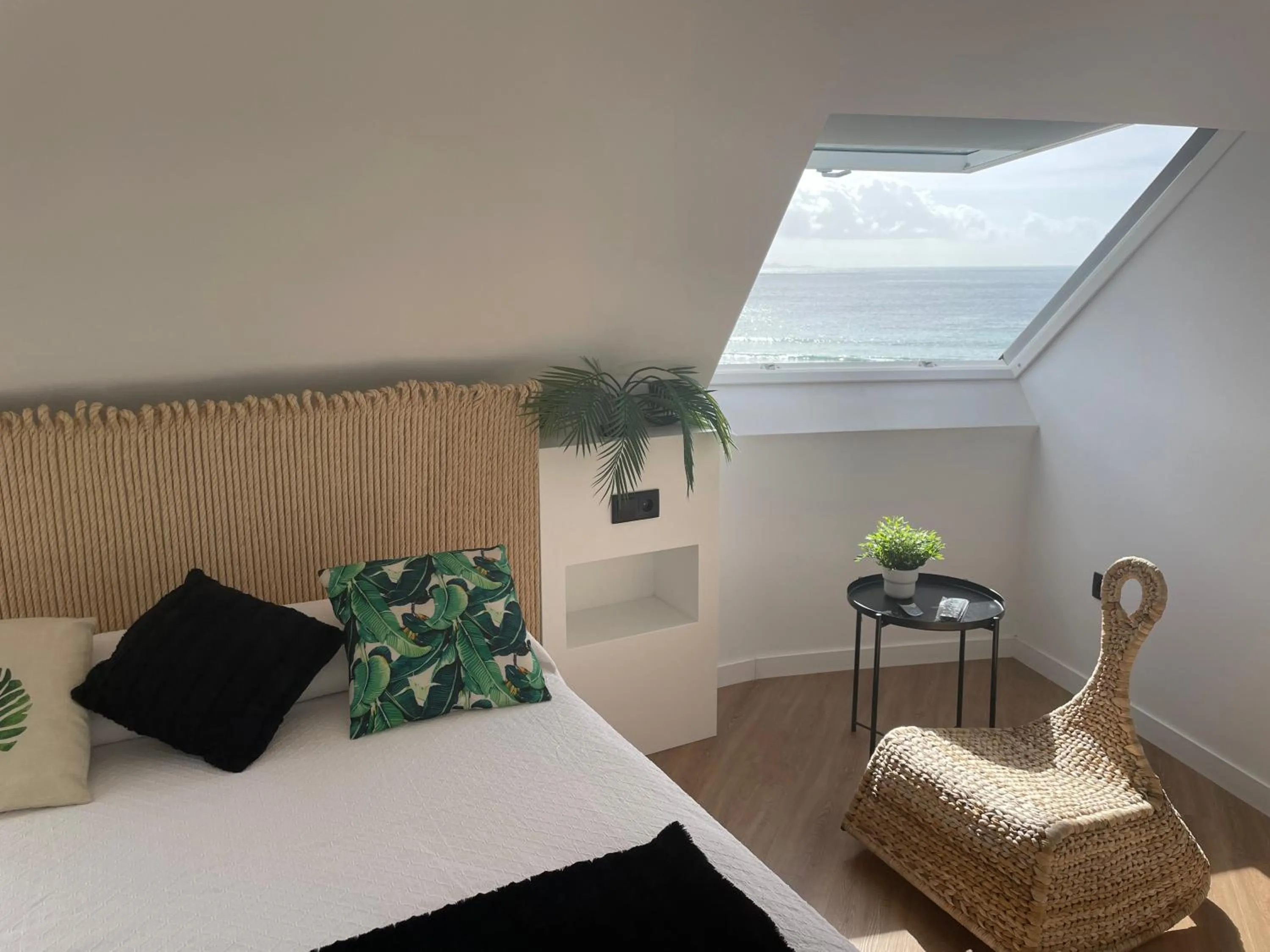 Bed in Hotel Playa de Sardiñeiro
